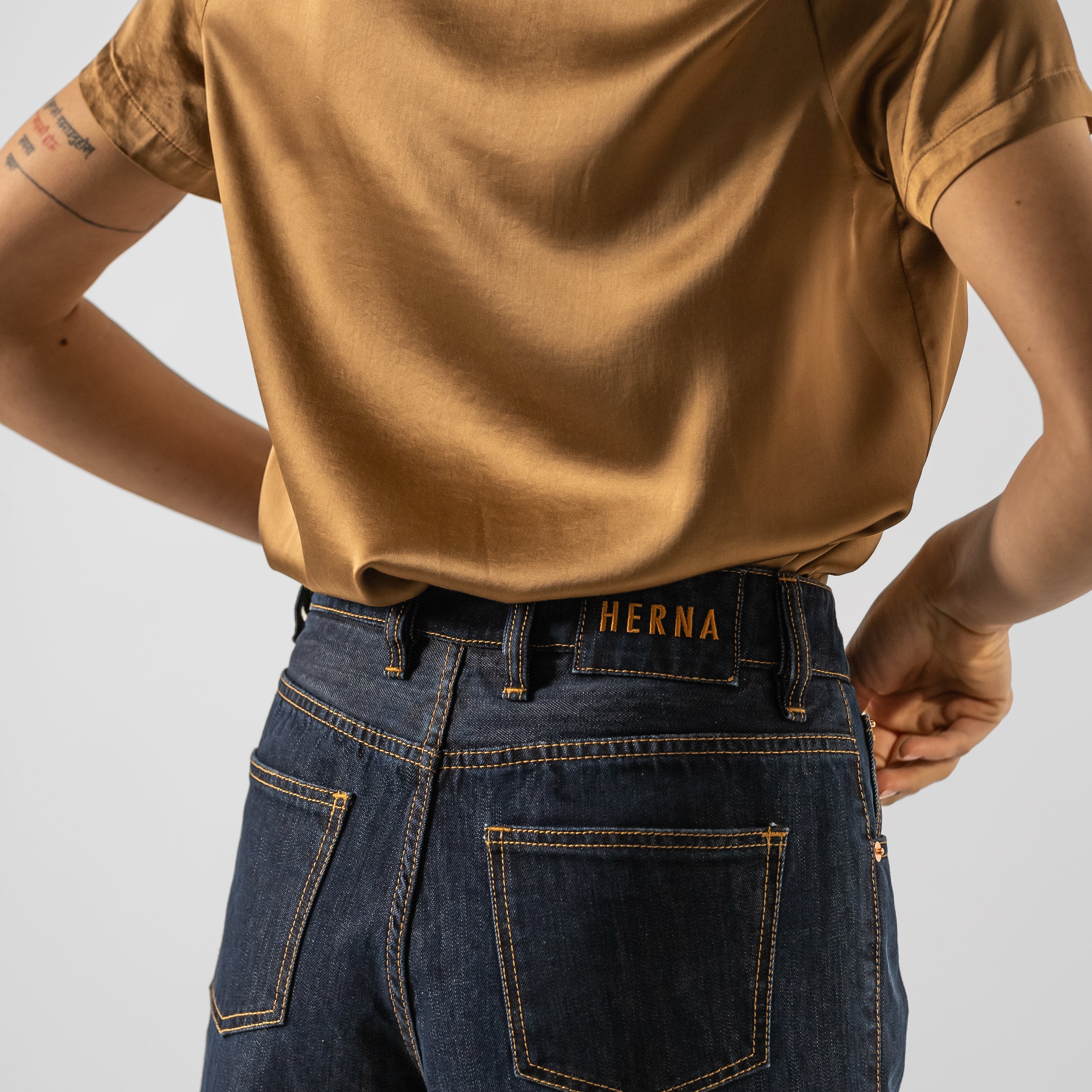 Jeans ricamato Herna taglio dritto