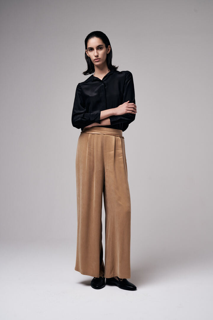 Pantaloni in cupro a gamba ampia