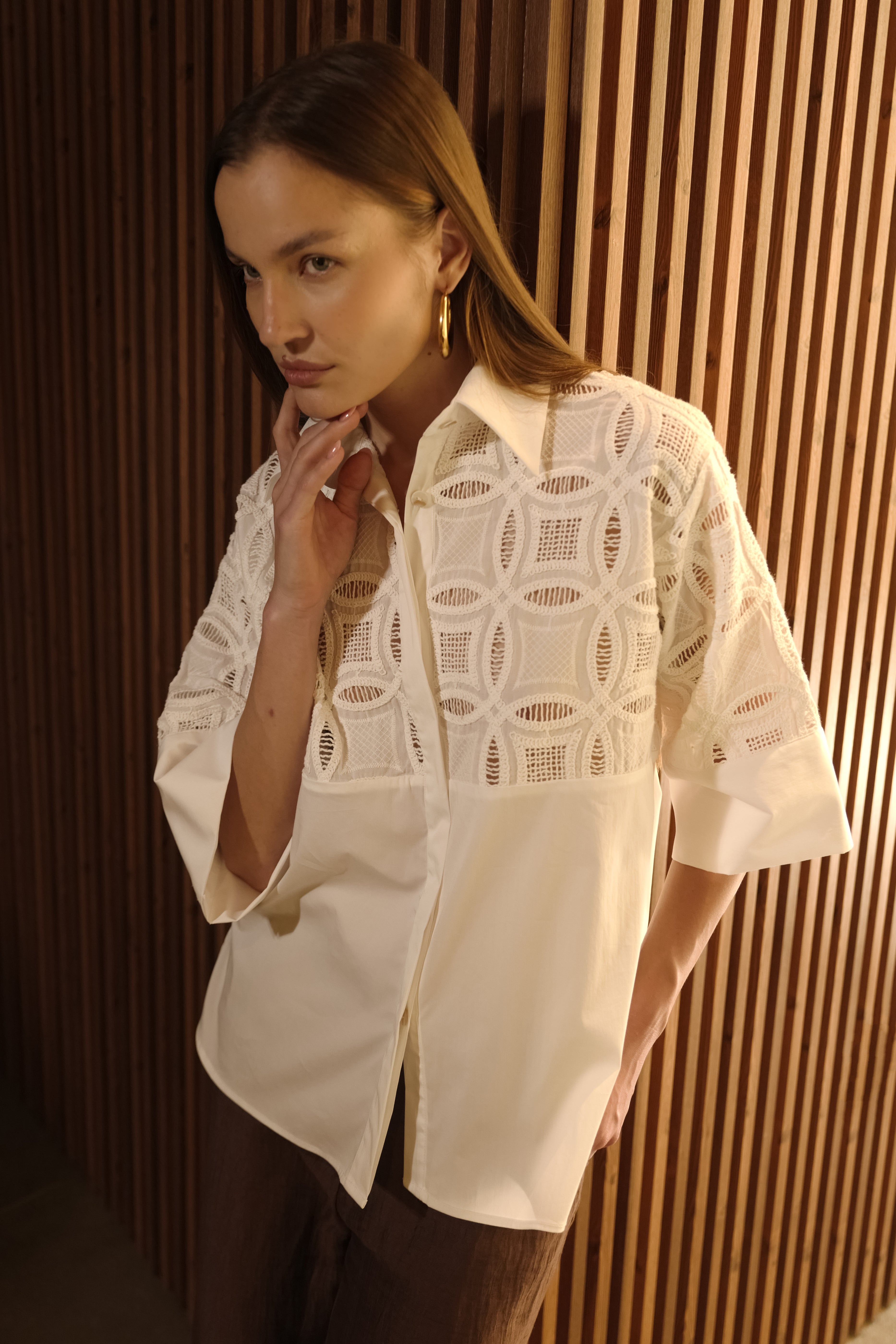 CAMICIA CON MANICHE A 3 /4 IN RICAMO E POPELINE