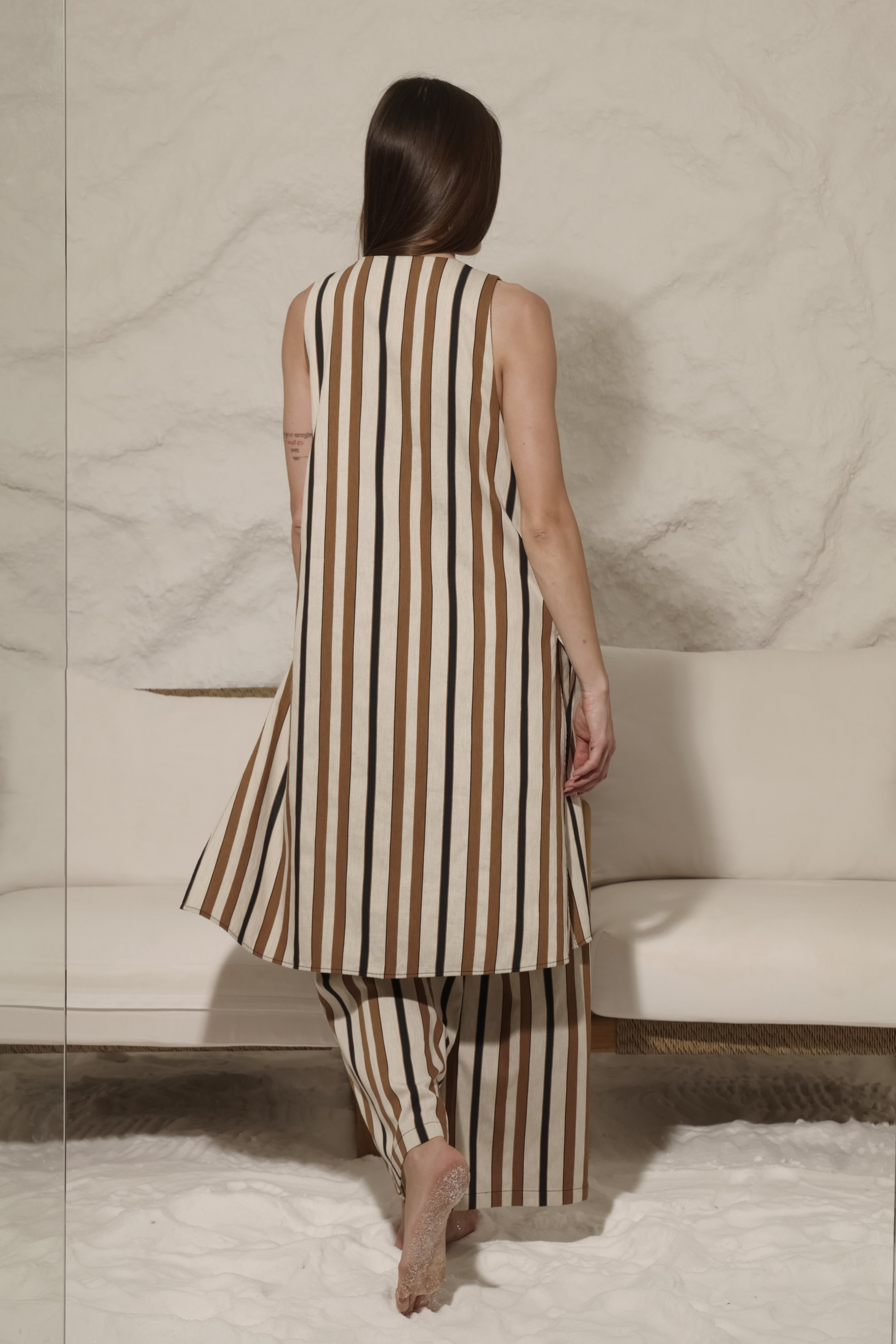 GILET A RIGHE SMANICATO CON AMPIE TASCHE