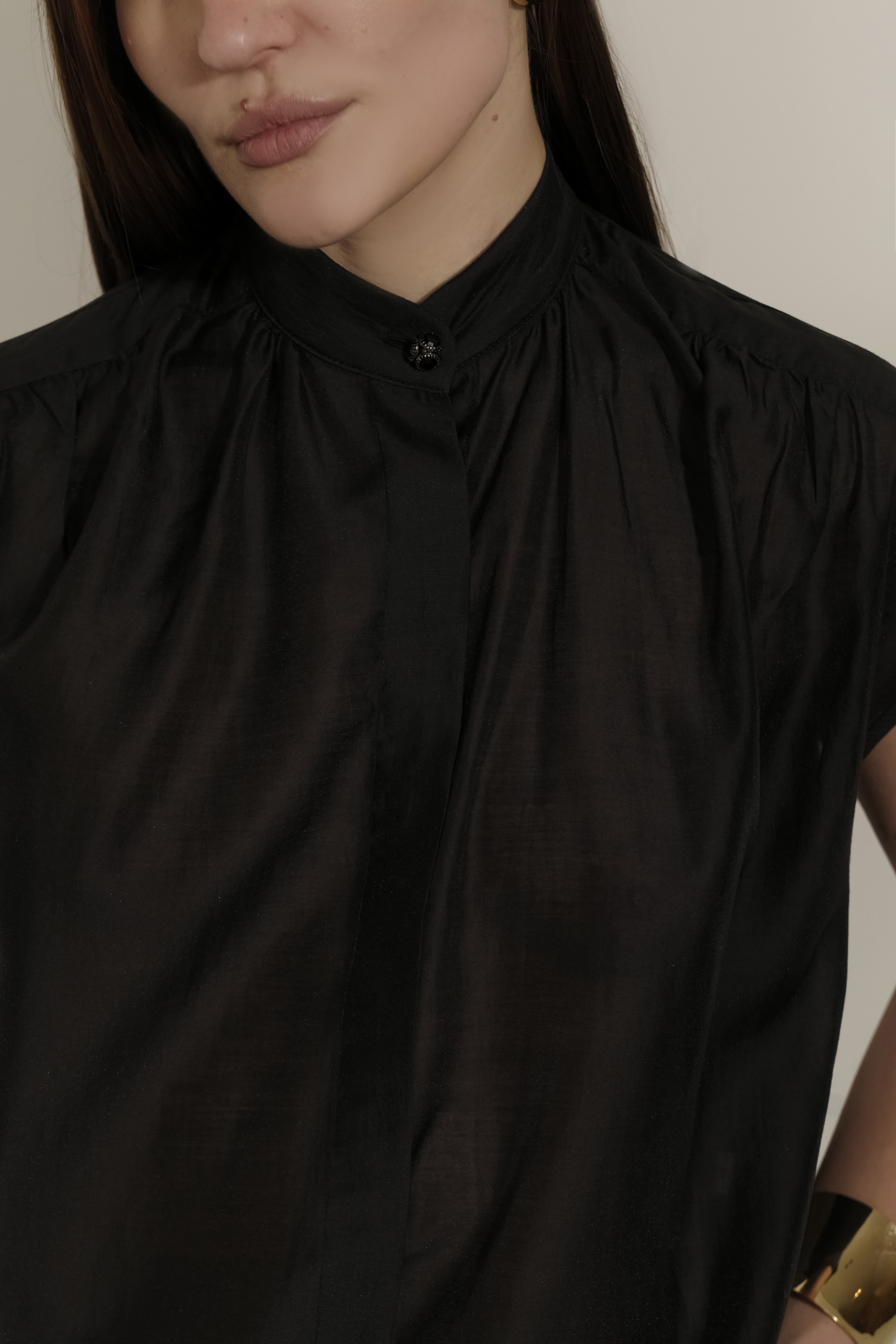 GILET CON COLLETTO A LISTINO E COULISSE REGOLABILE SUL FONDO