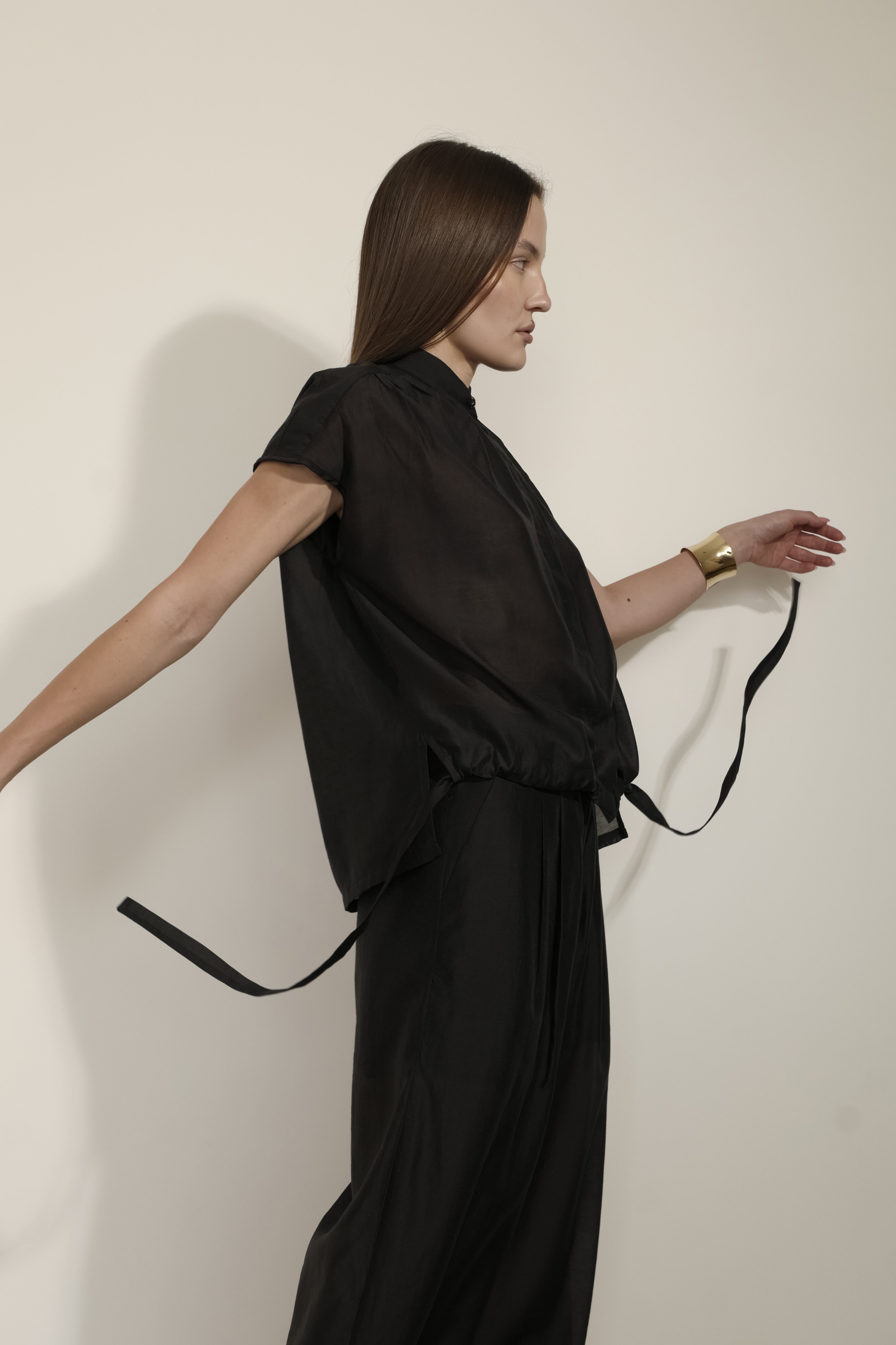 GILET CON COLLETTO A LISTINO E COULISSE REGOLABILE SUL FONDO