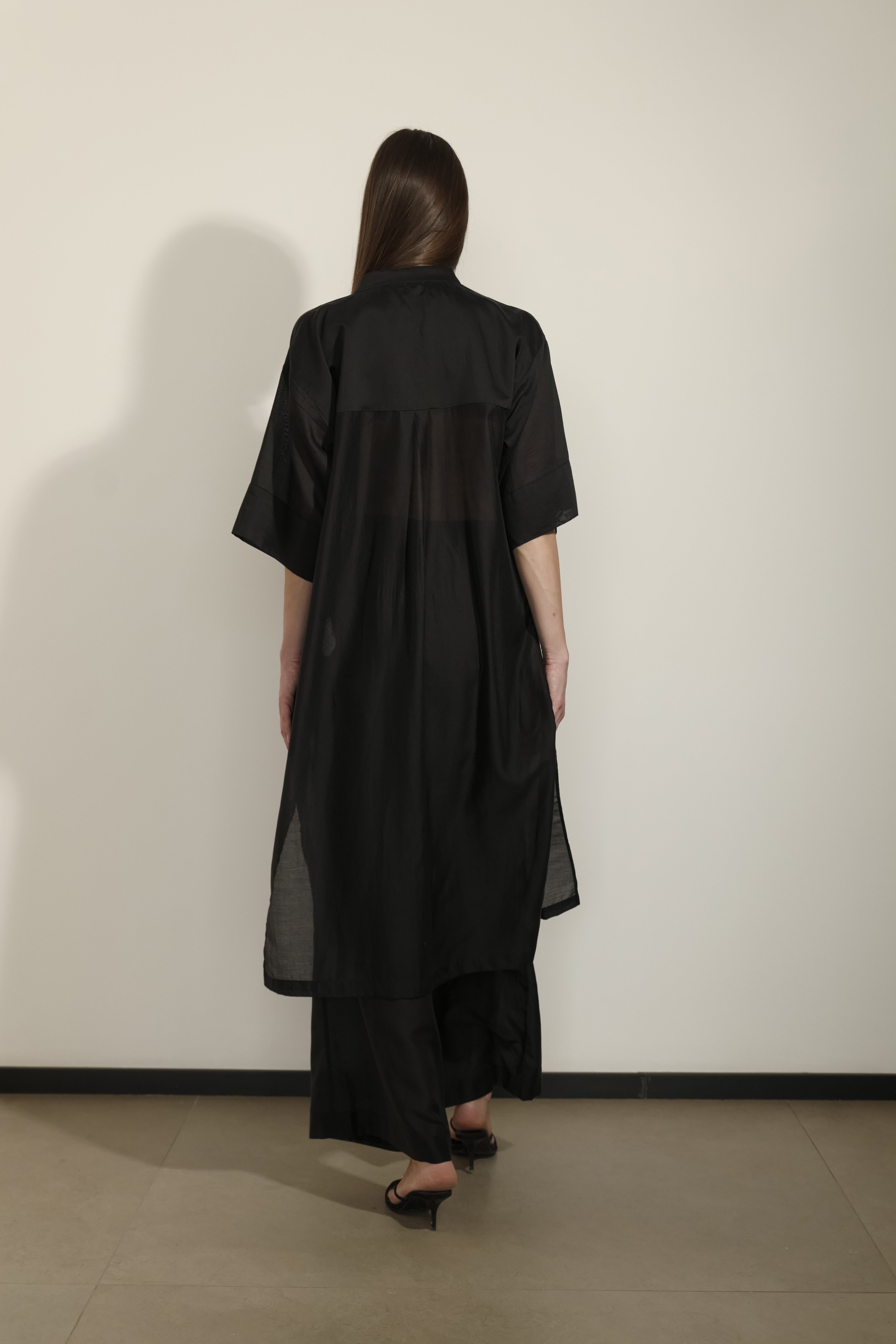 KIMONO LUNGO CON MANICHE MORBIDE IN VOILE