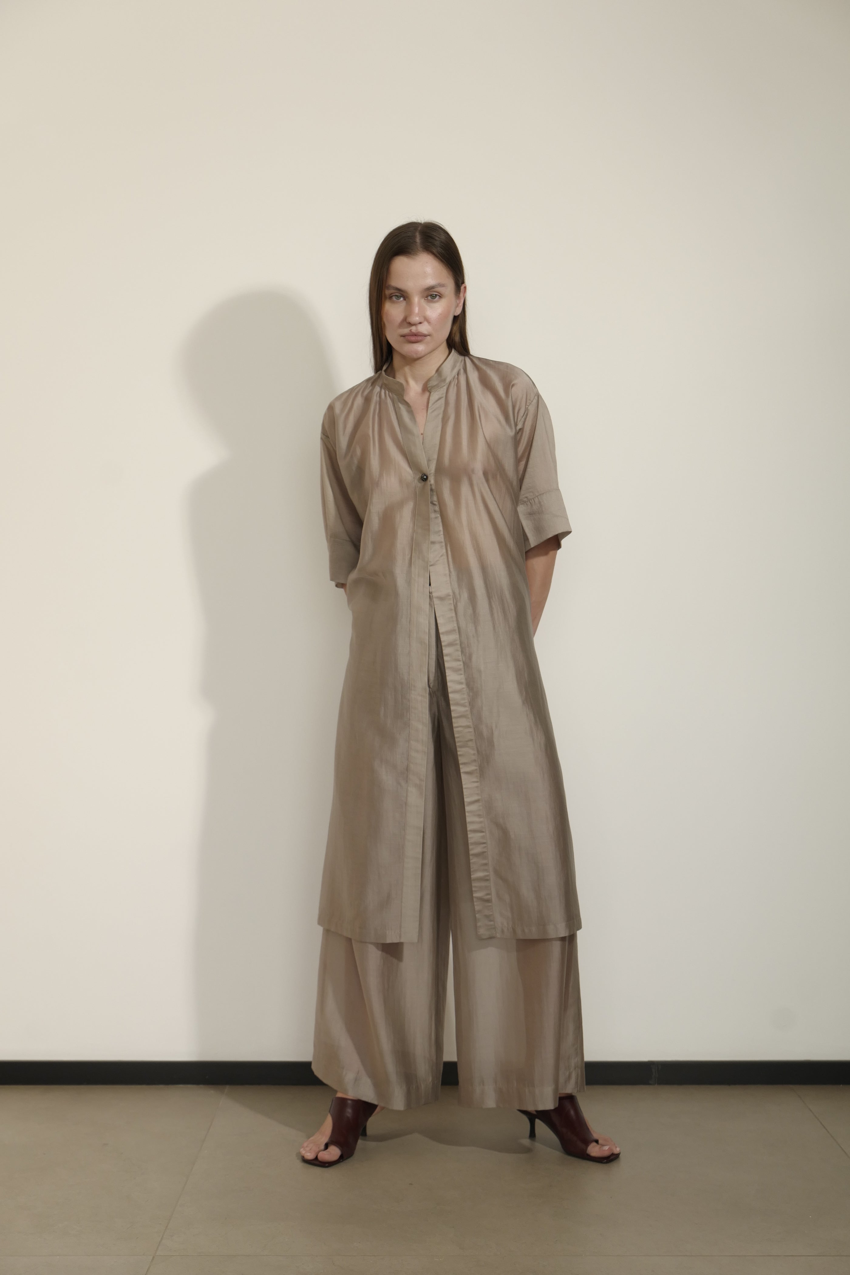 KIMONO LUNGO CON MANICHE MORBIDE IN VOILE