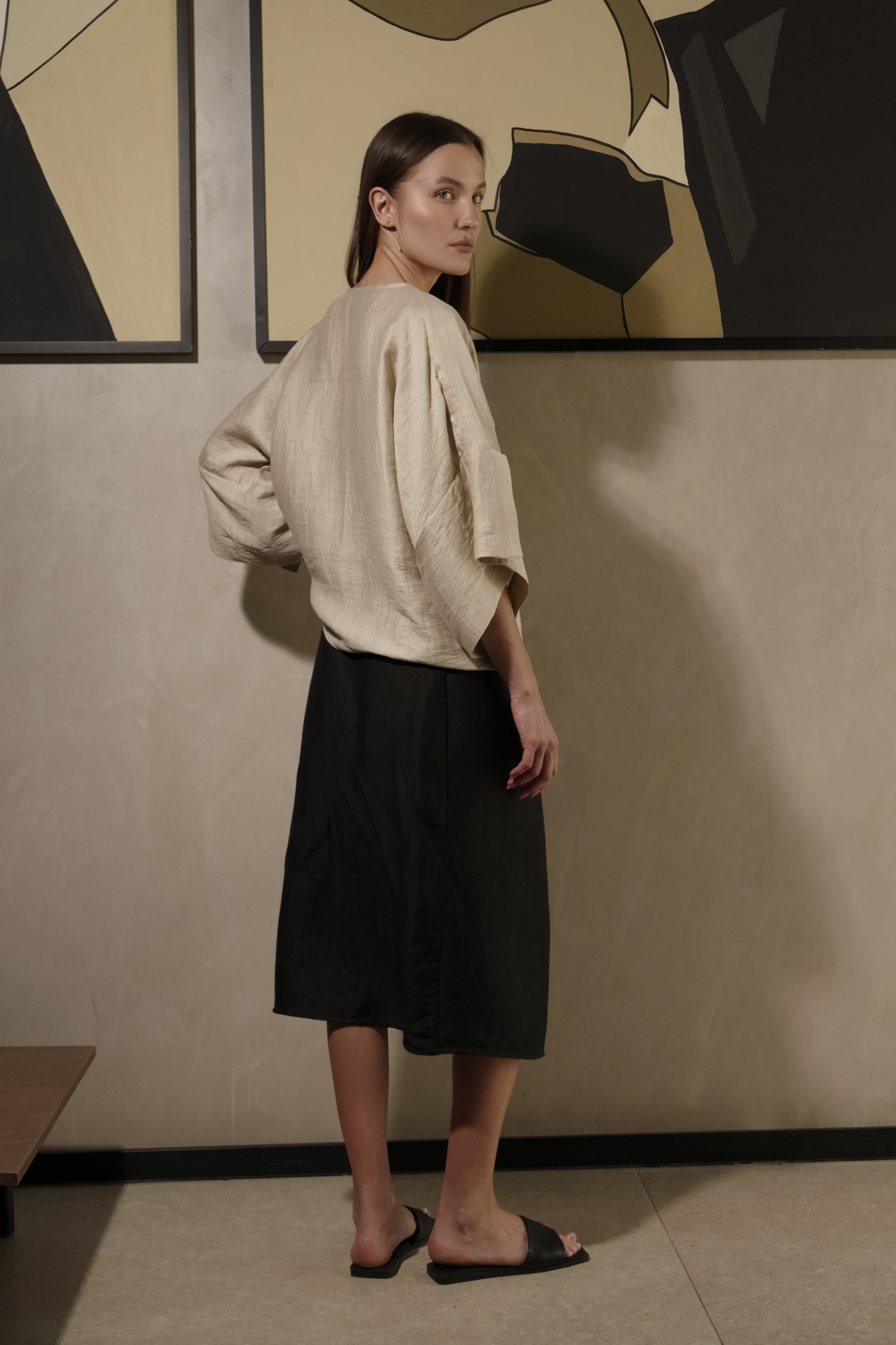 BLUSA CON MANICHE A 3/4 E SCOLLO A V IN LINO