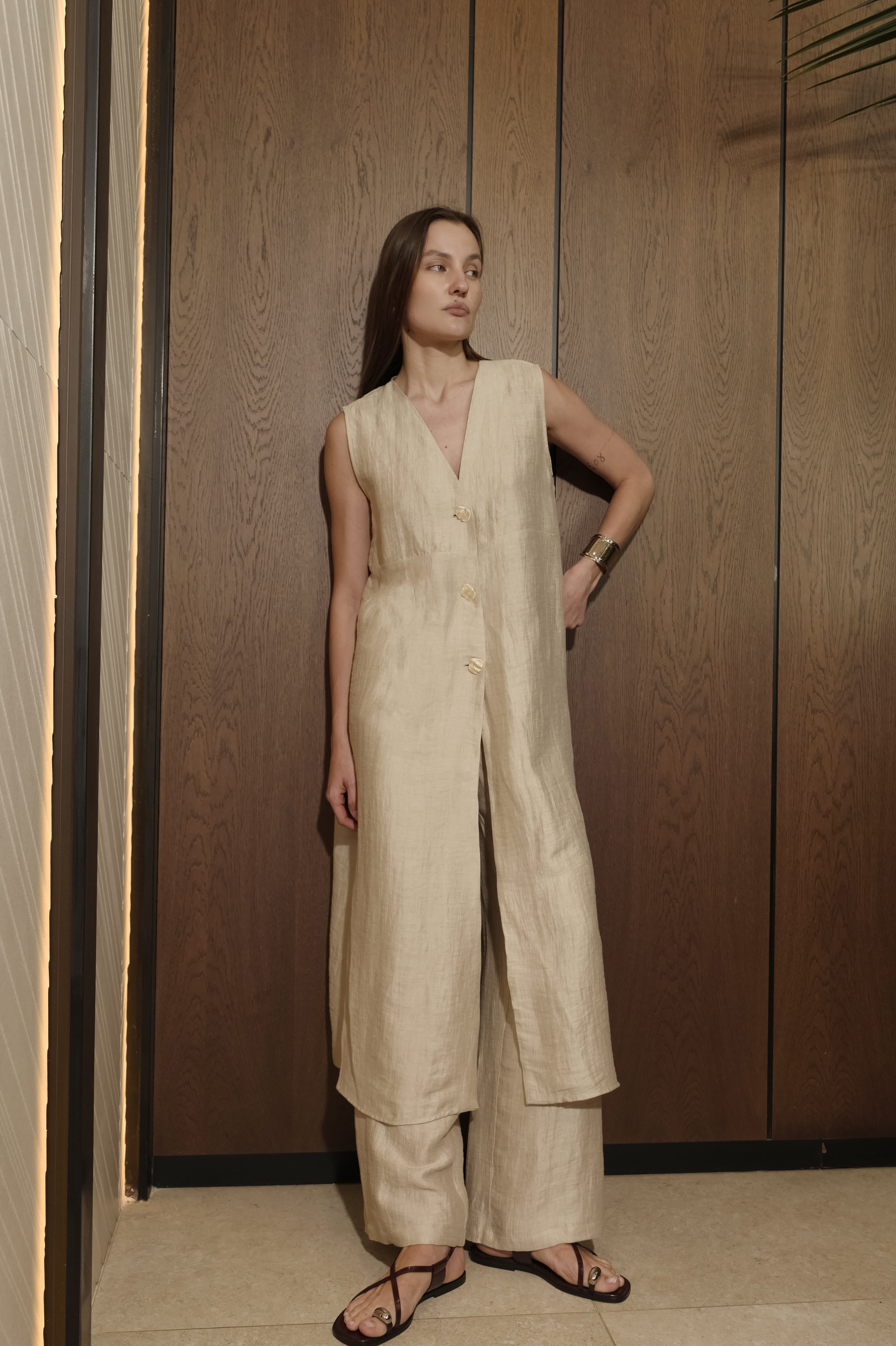 GILET LUNGO IN LINO SMANICATO