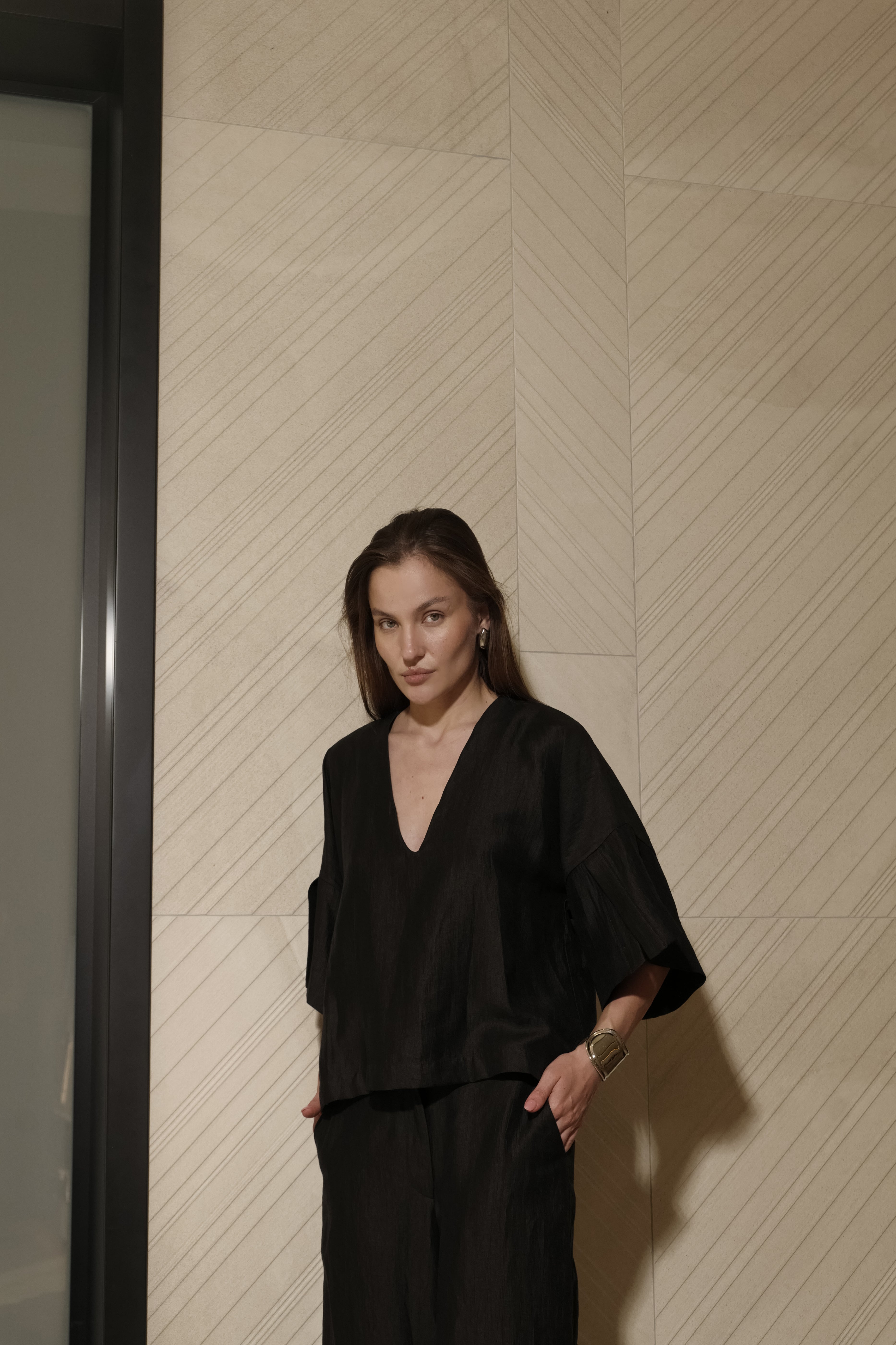 BLUSA CON MANICHE A 3/4 E SCOLLO A V IN LINO
