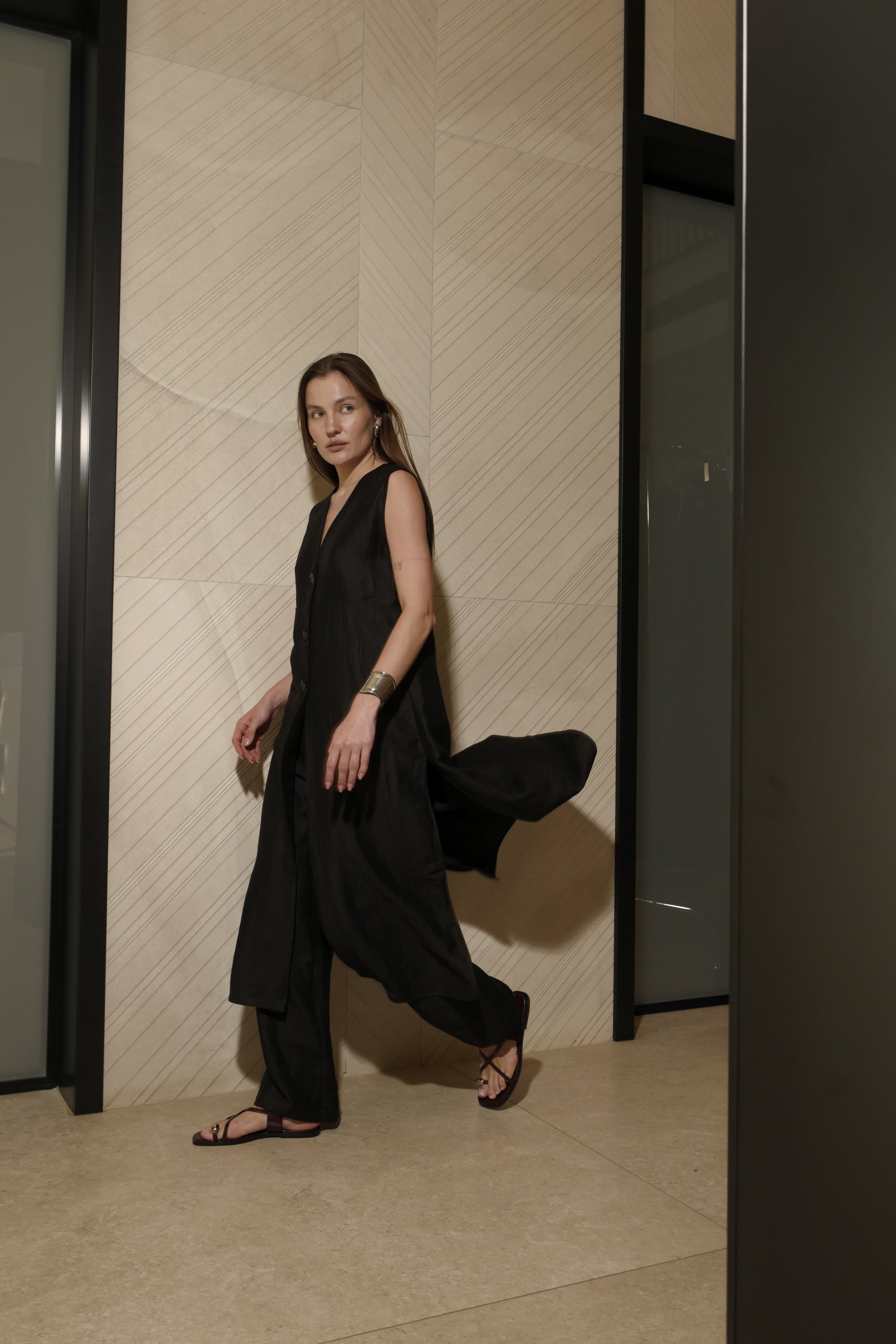 GILET LUNGO IN LINO SMANICATO
