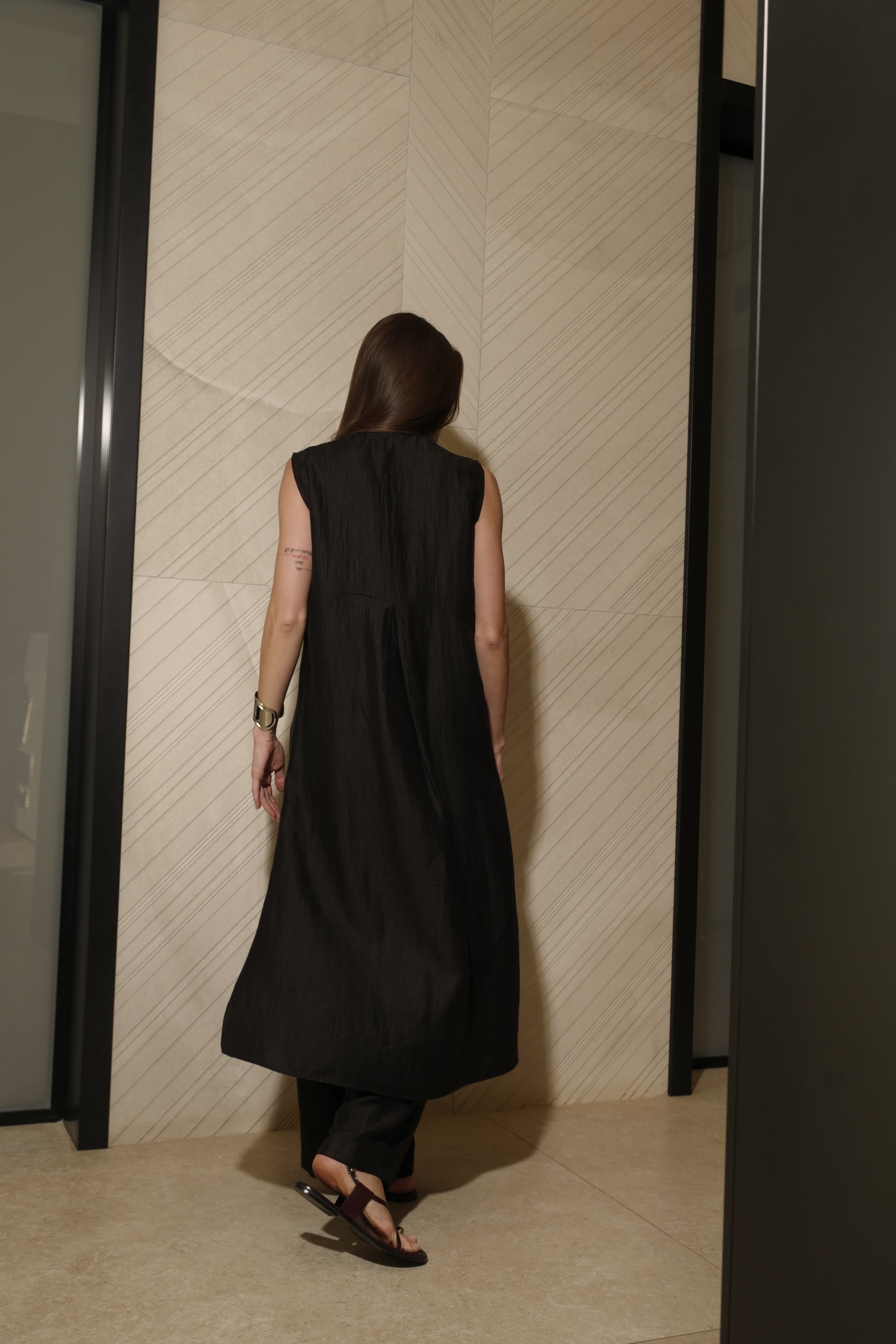 GILET LUNGO IN LINO SMANICATO