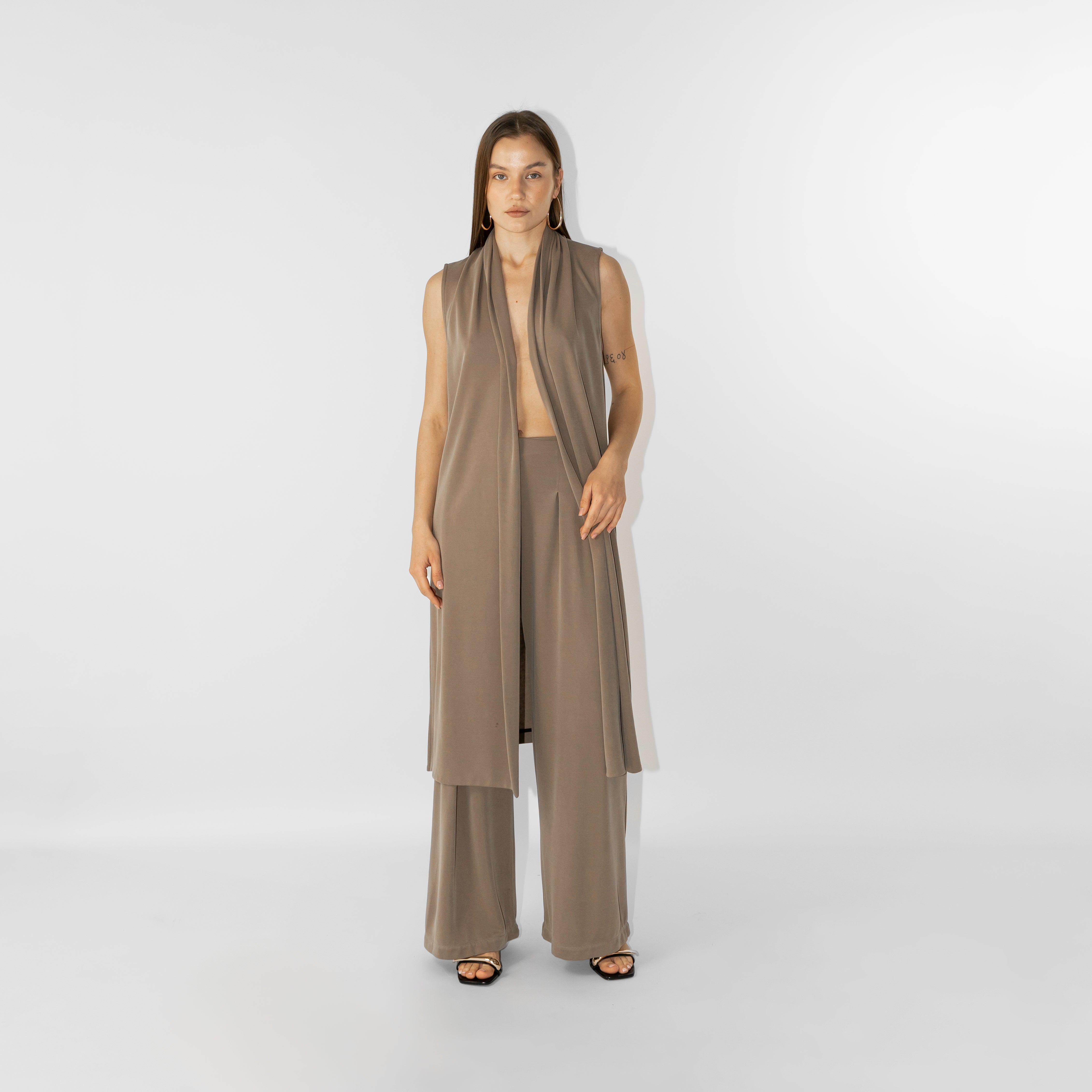 Gilet lungo chiusura con spillo