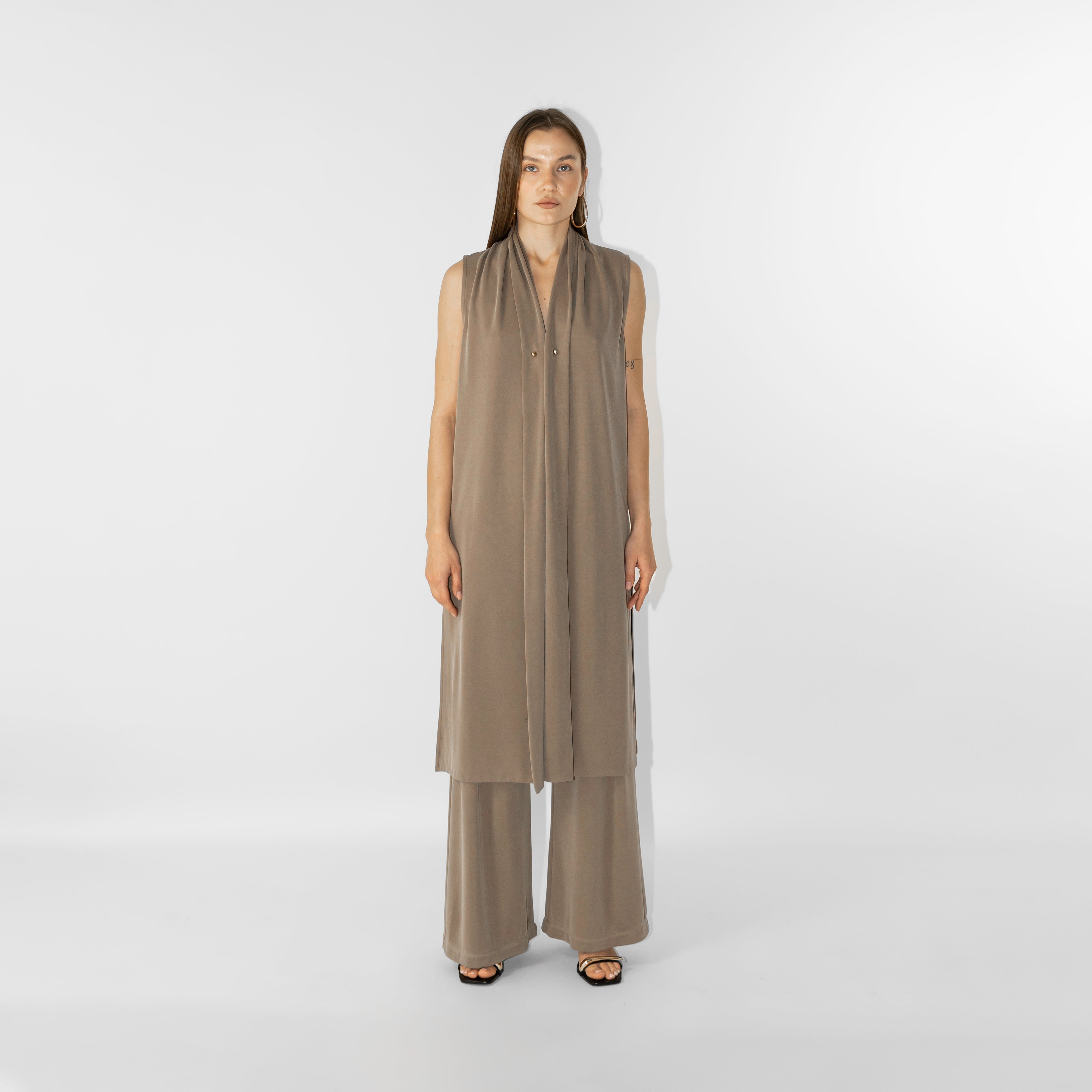 Gilet lungo chiusura con spillo