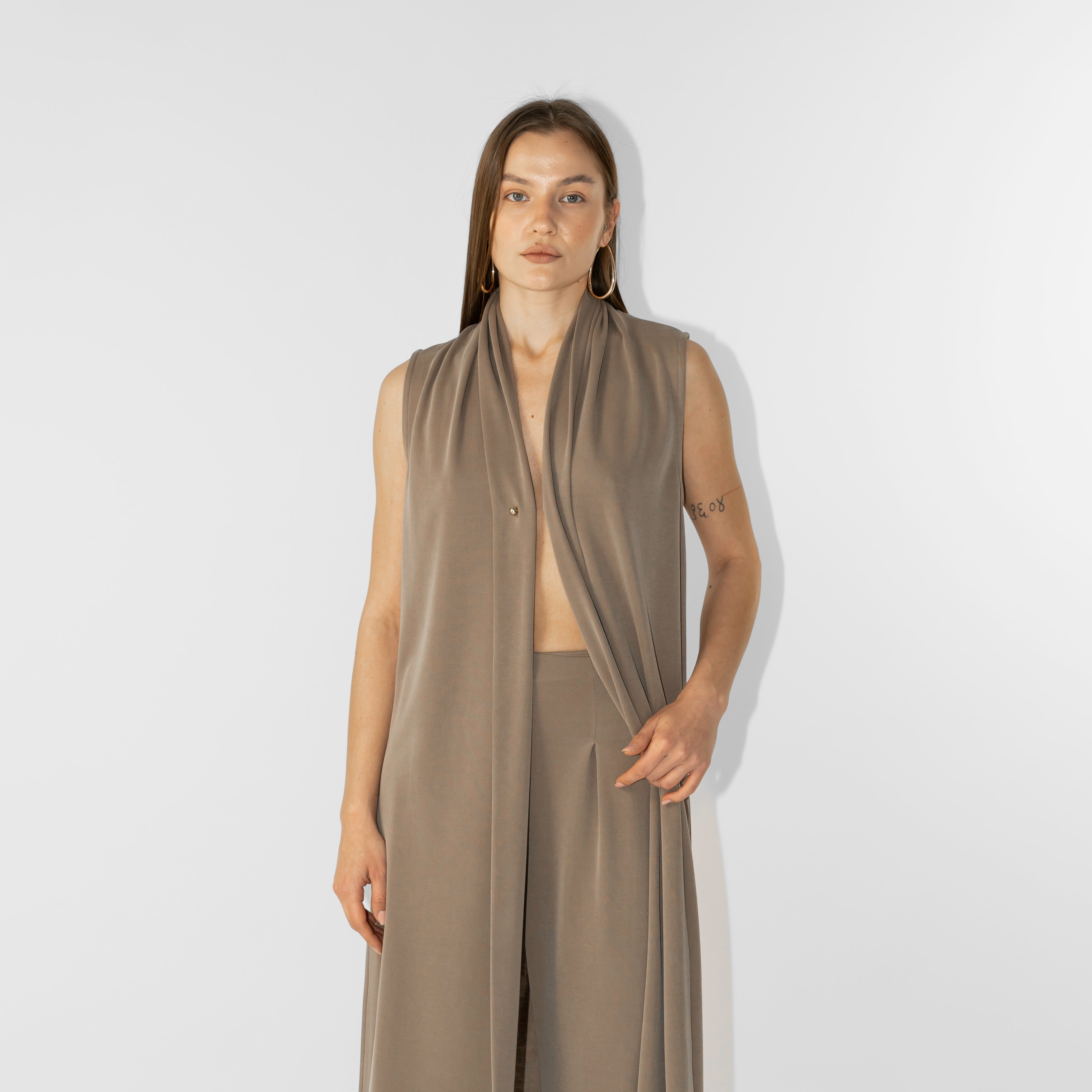 Gilet lungo chiusura con spillo