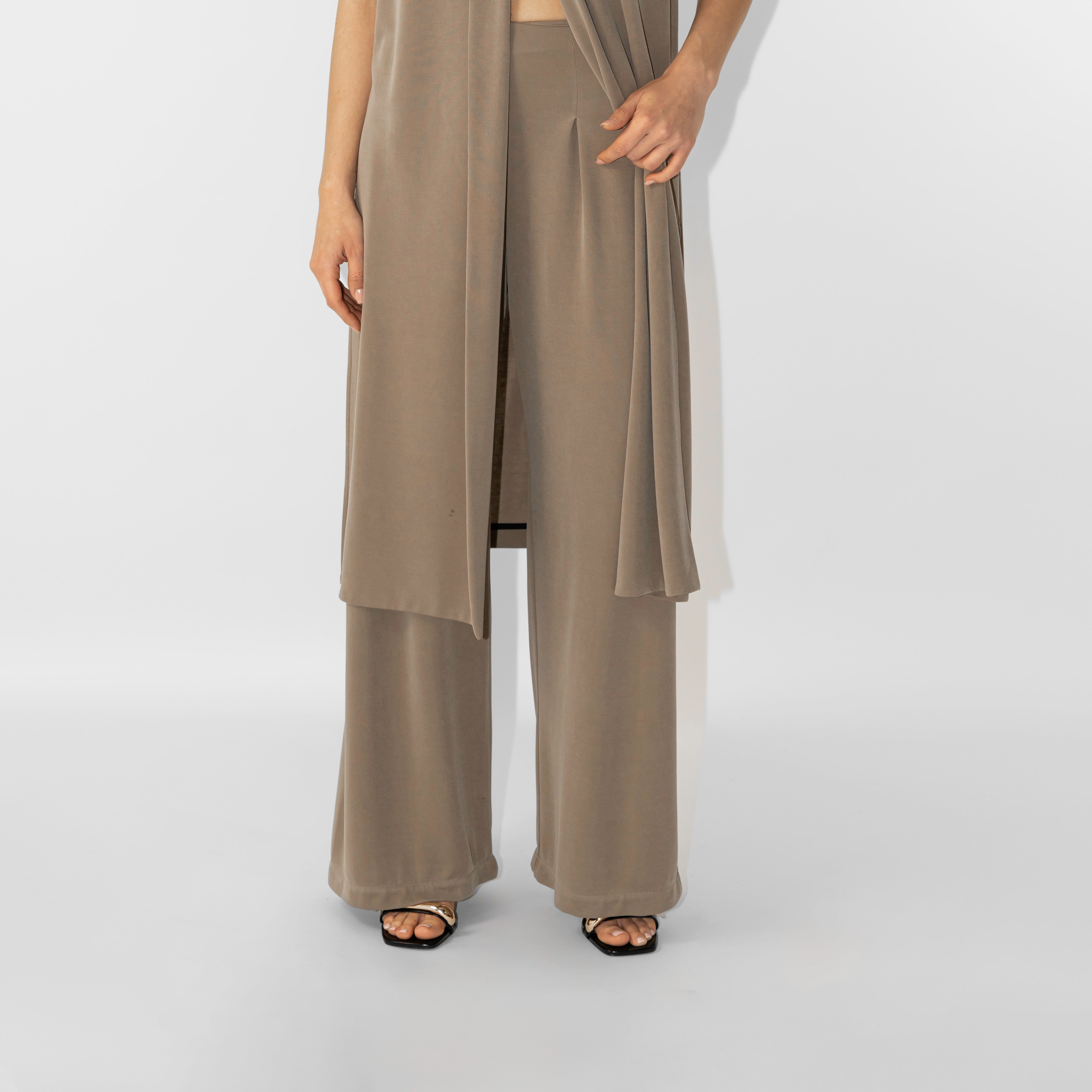 Gilet lungo chiusura con spillo
