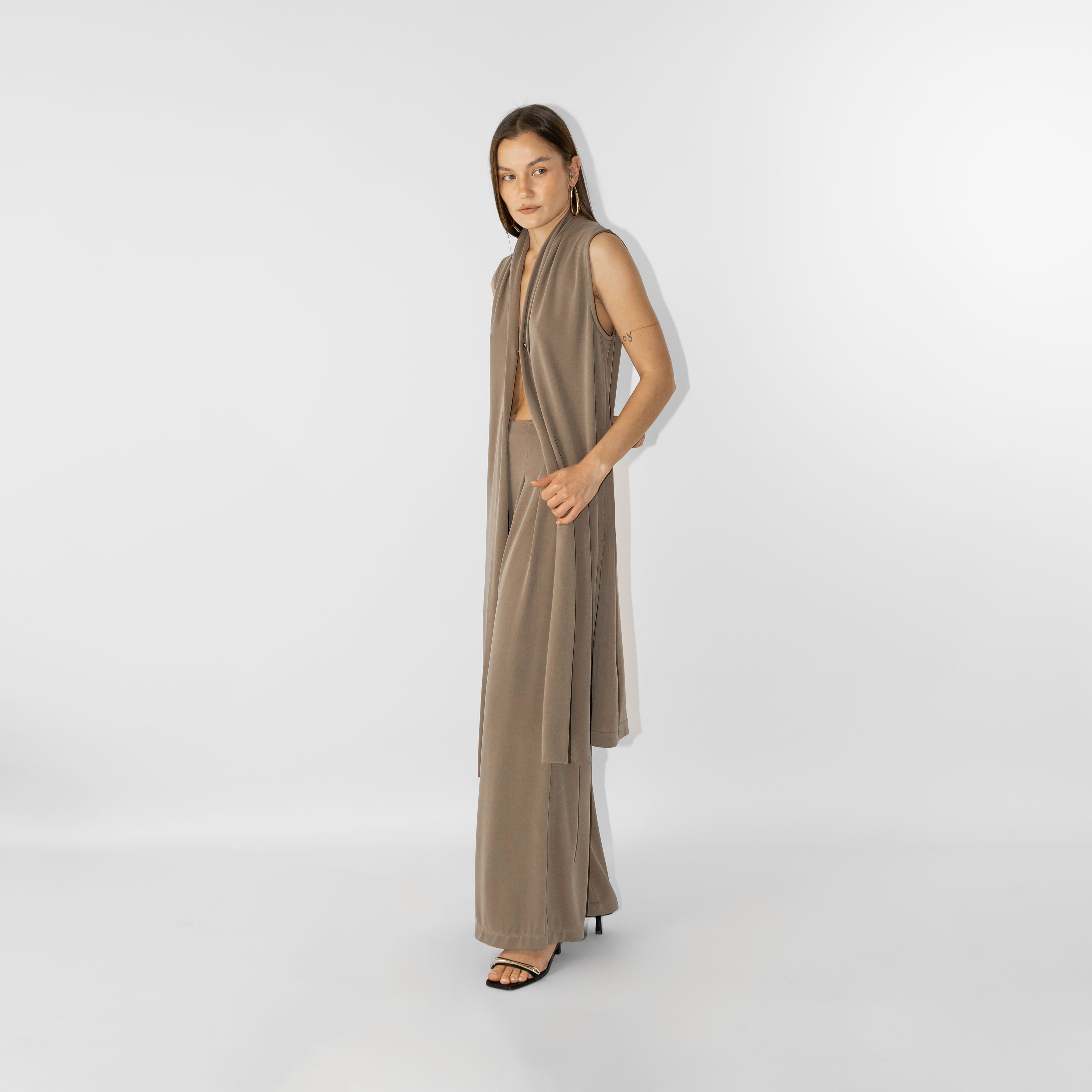 Gilet lungo chiusura con spillo