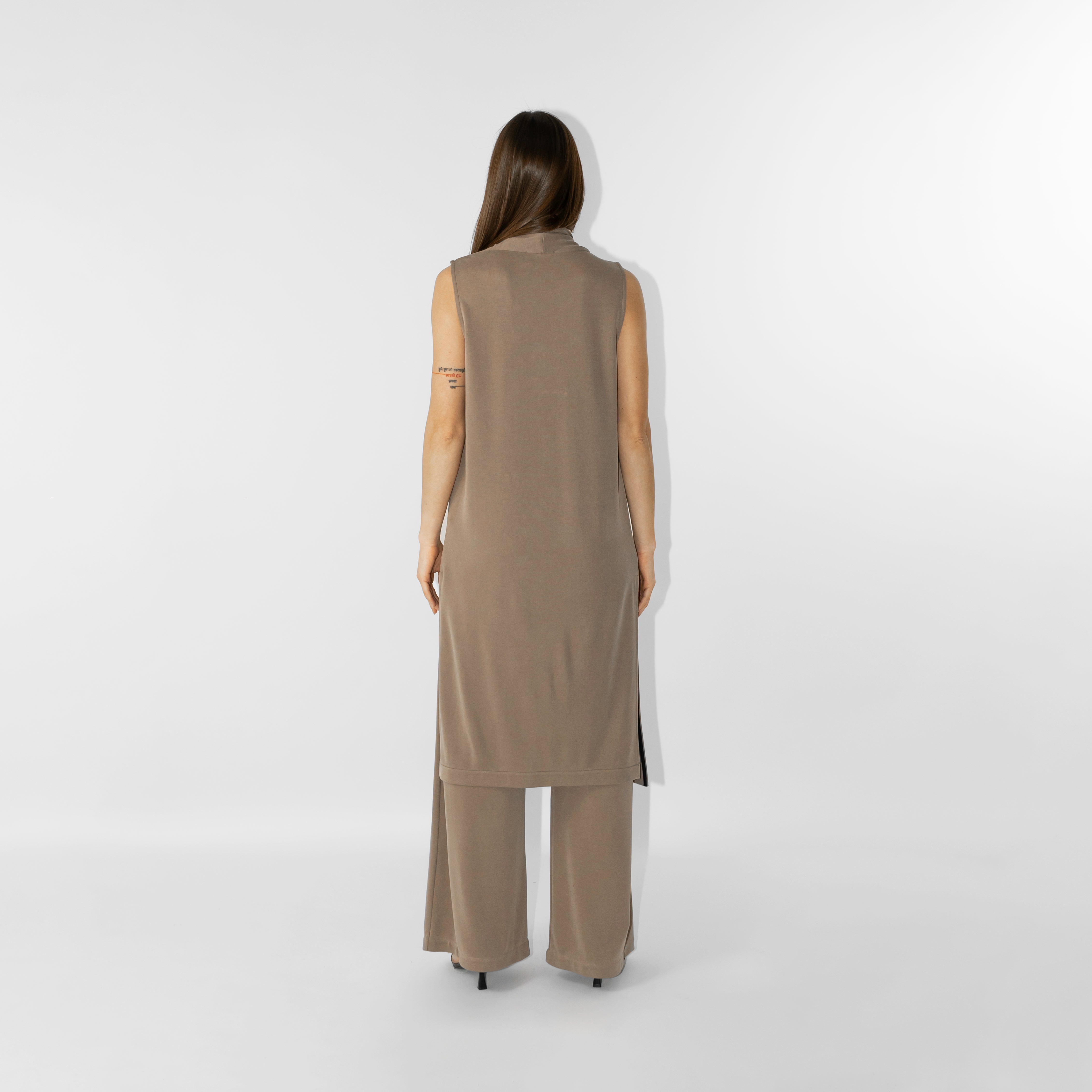 Gilet lungo chiusura con spillo