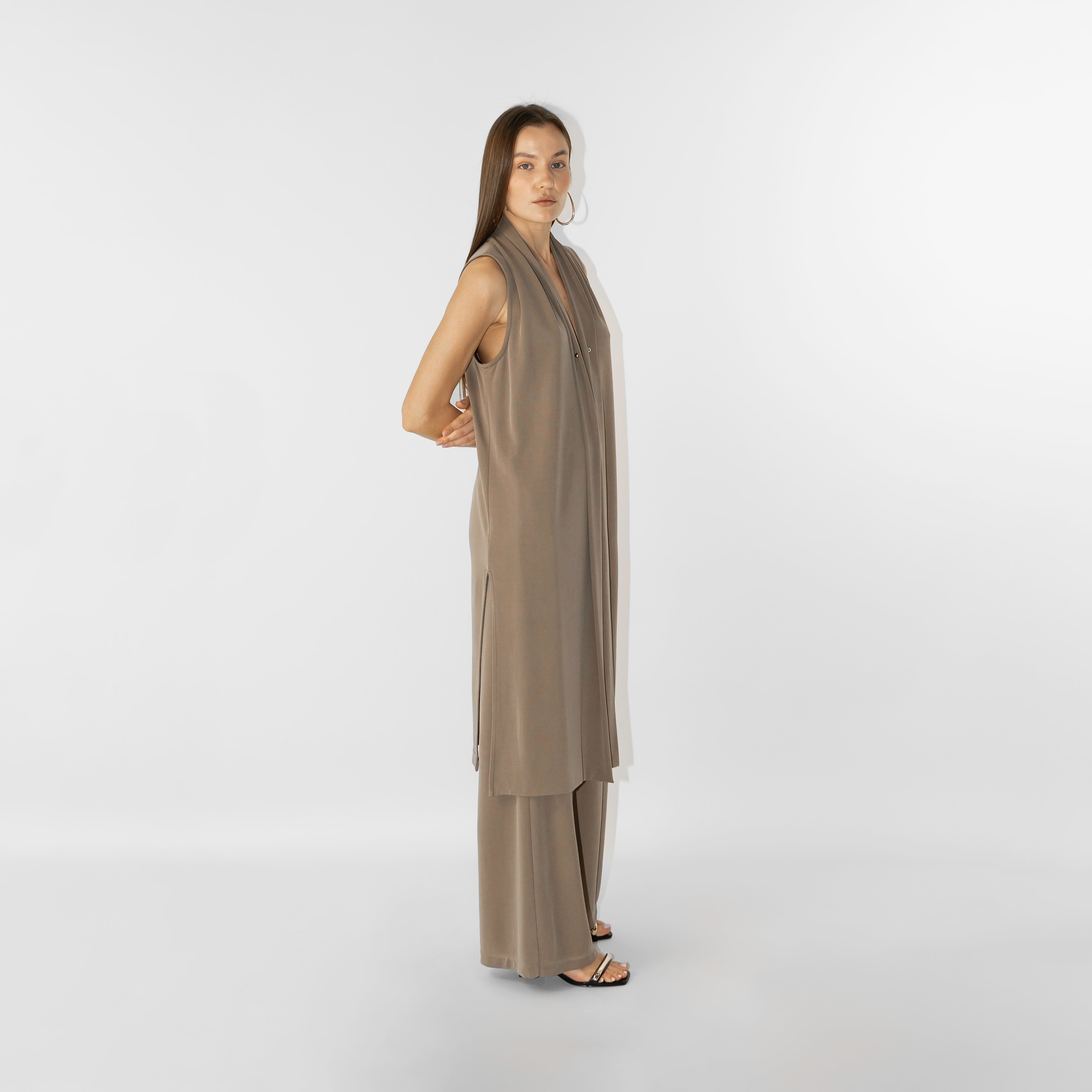 Gilet lungo chiusura con spillo