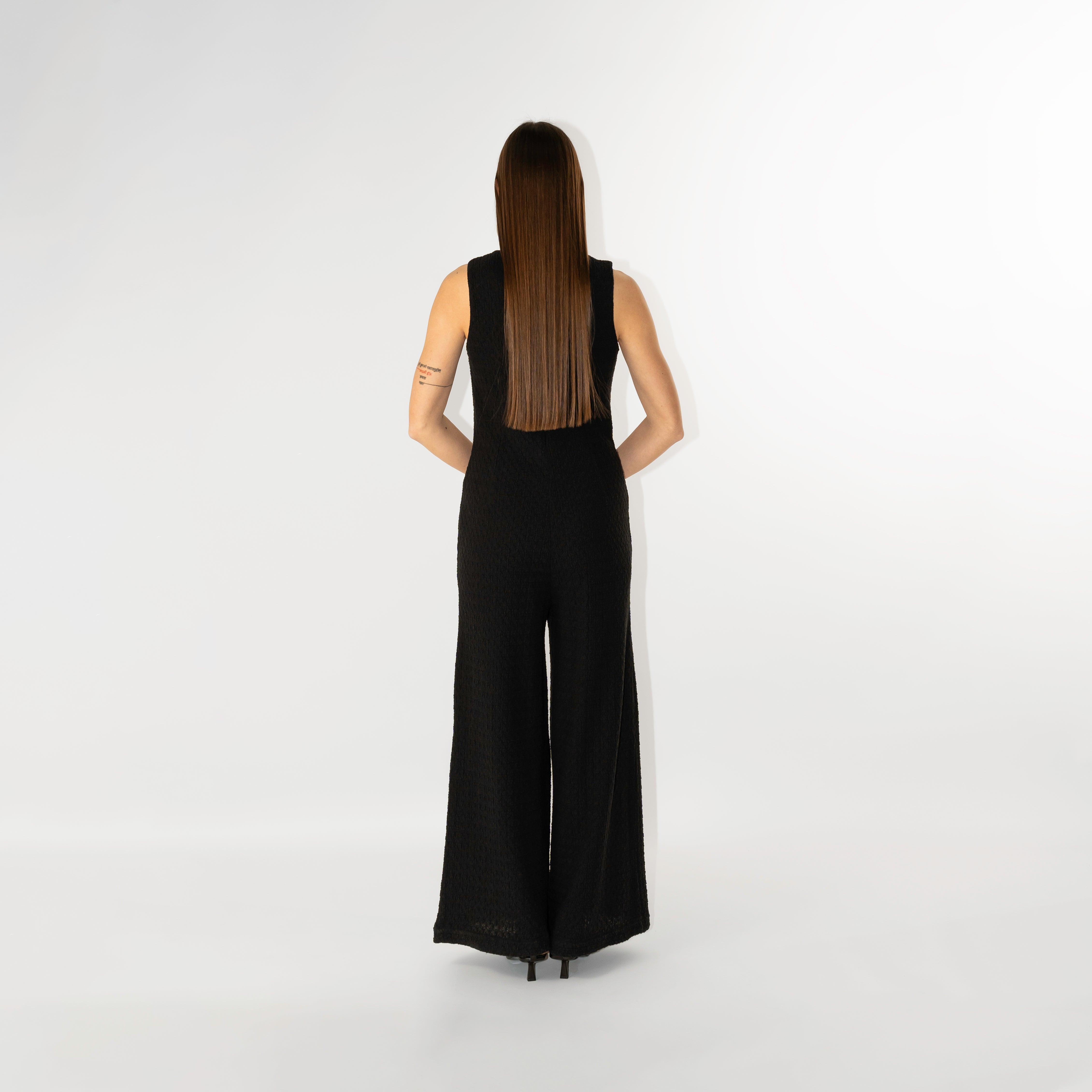 Tuta Jumpsuit smanicata con texture martellata