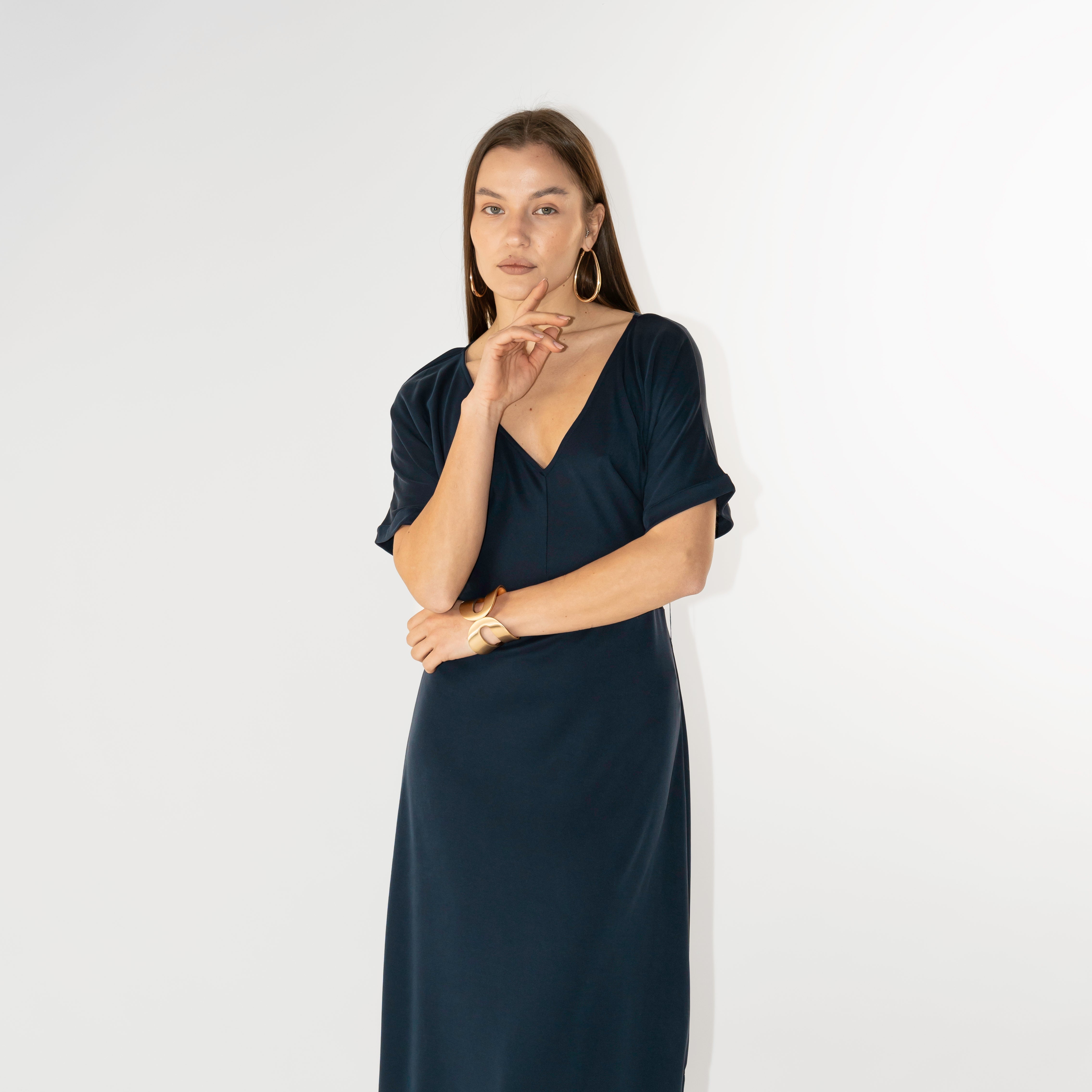 Abito midi in modal scollo a V