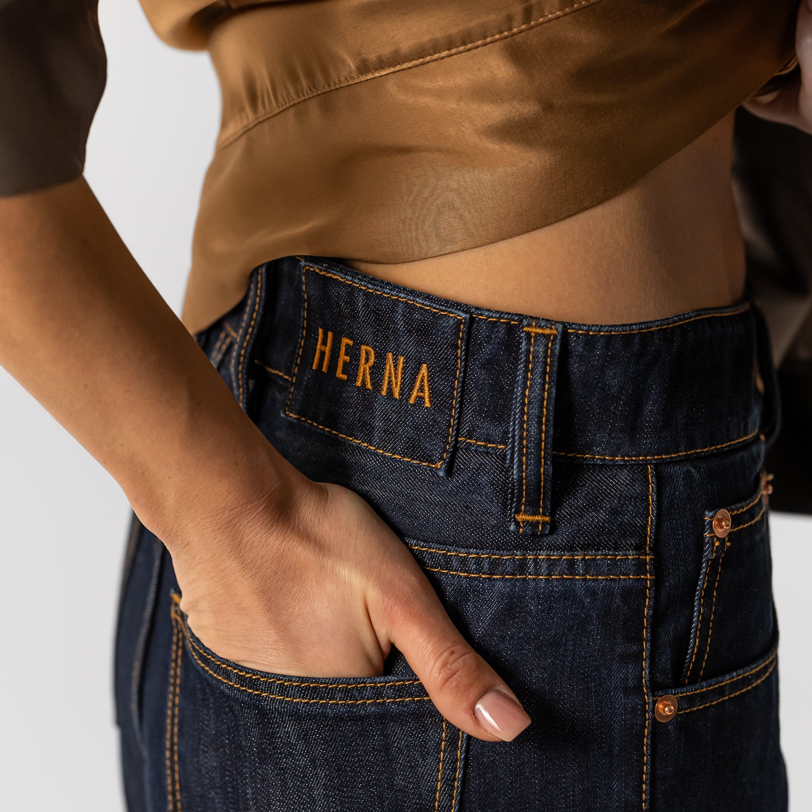 Jeans ricamato Herna taglio dritto