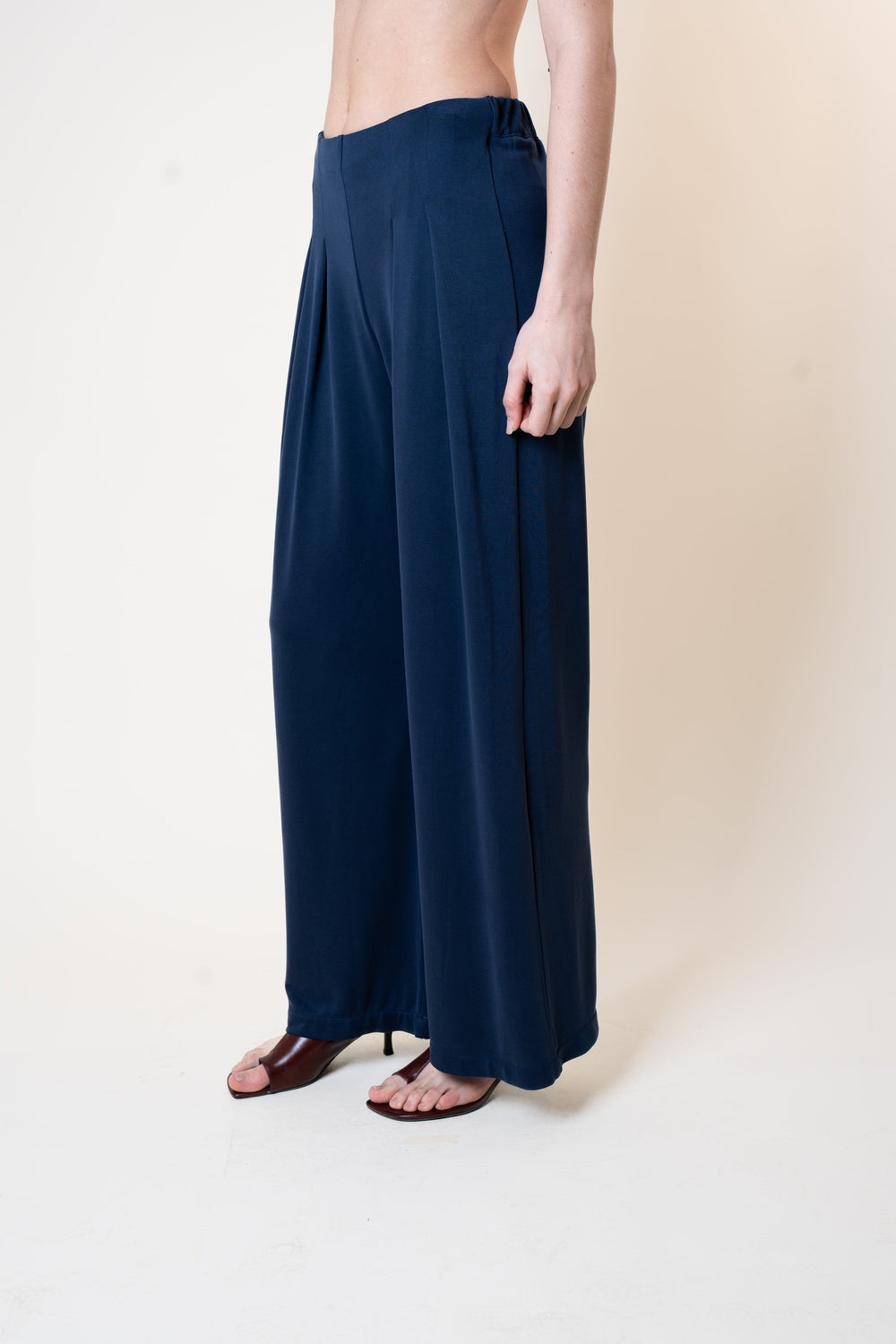 Pantaloni in modal wide leg fit
