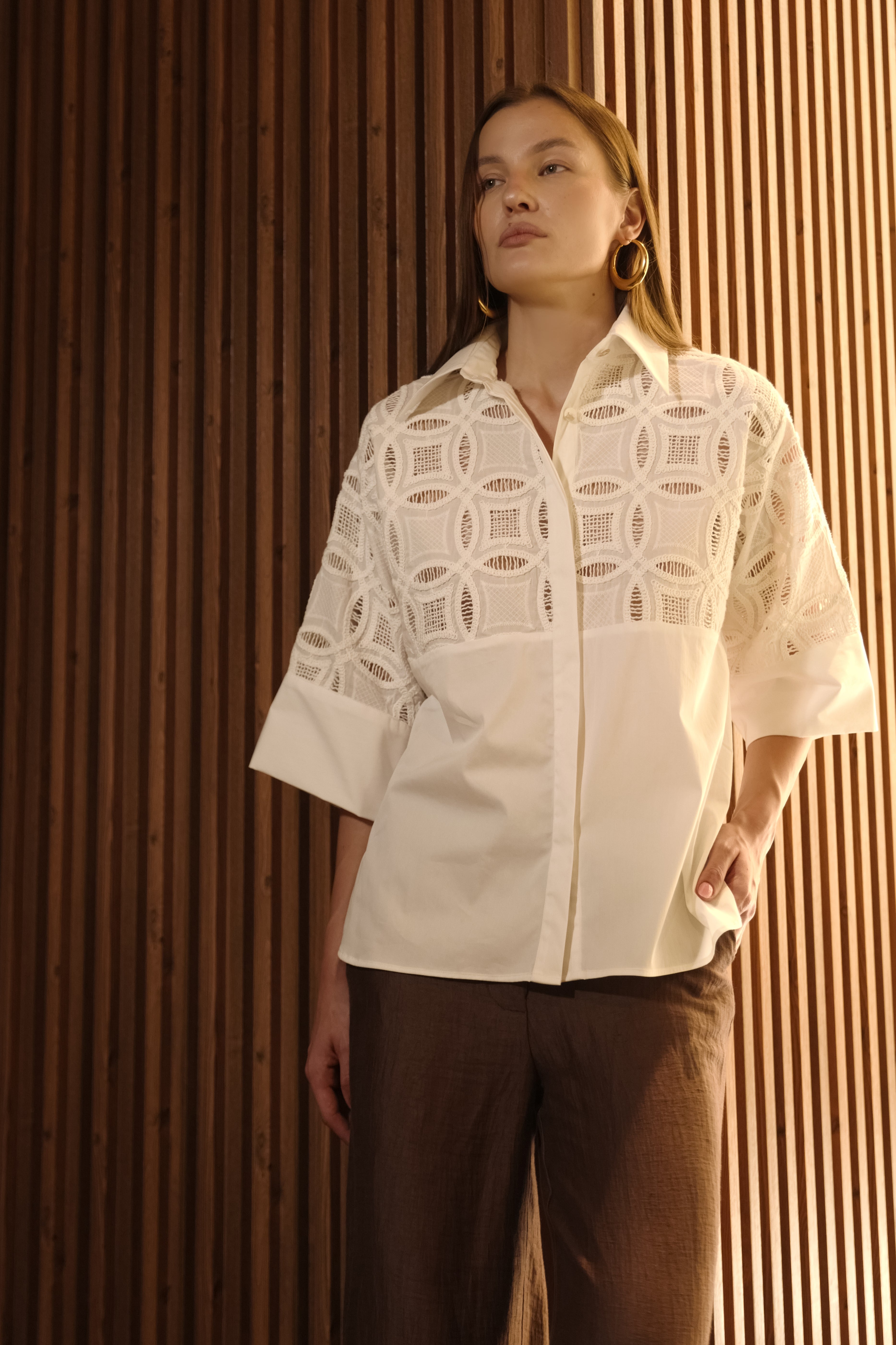 CAMICIA CON  MANICHE A 3 /4 IN  RICAMO  E POPELINE