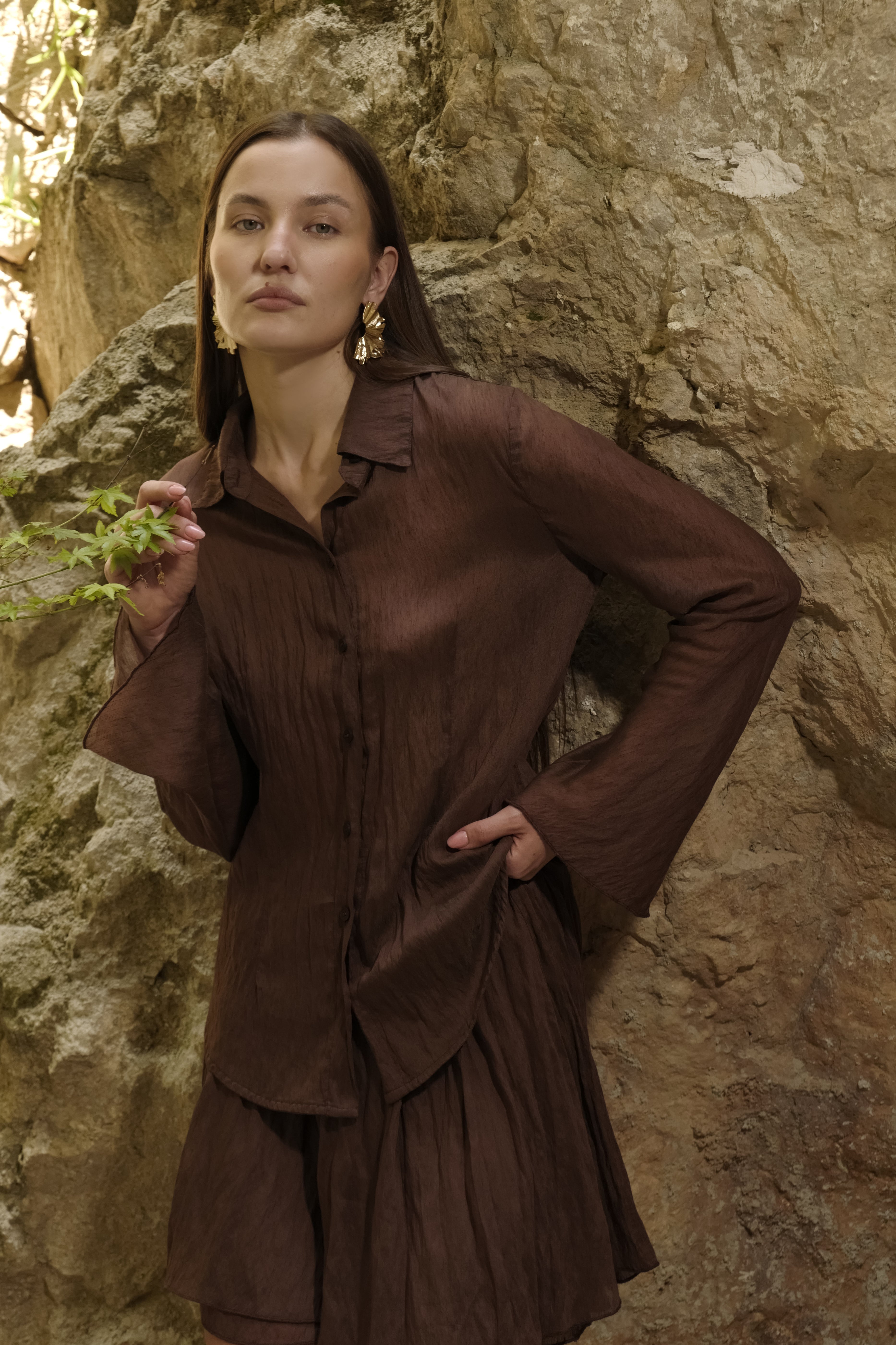 CAMICIA CON COLLETTO CLASSICO   E MANICHE SVASATE