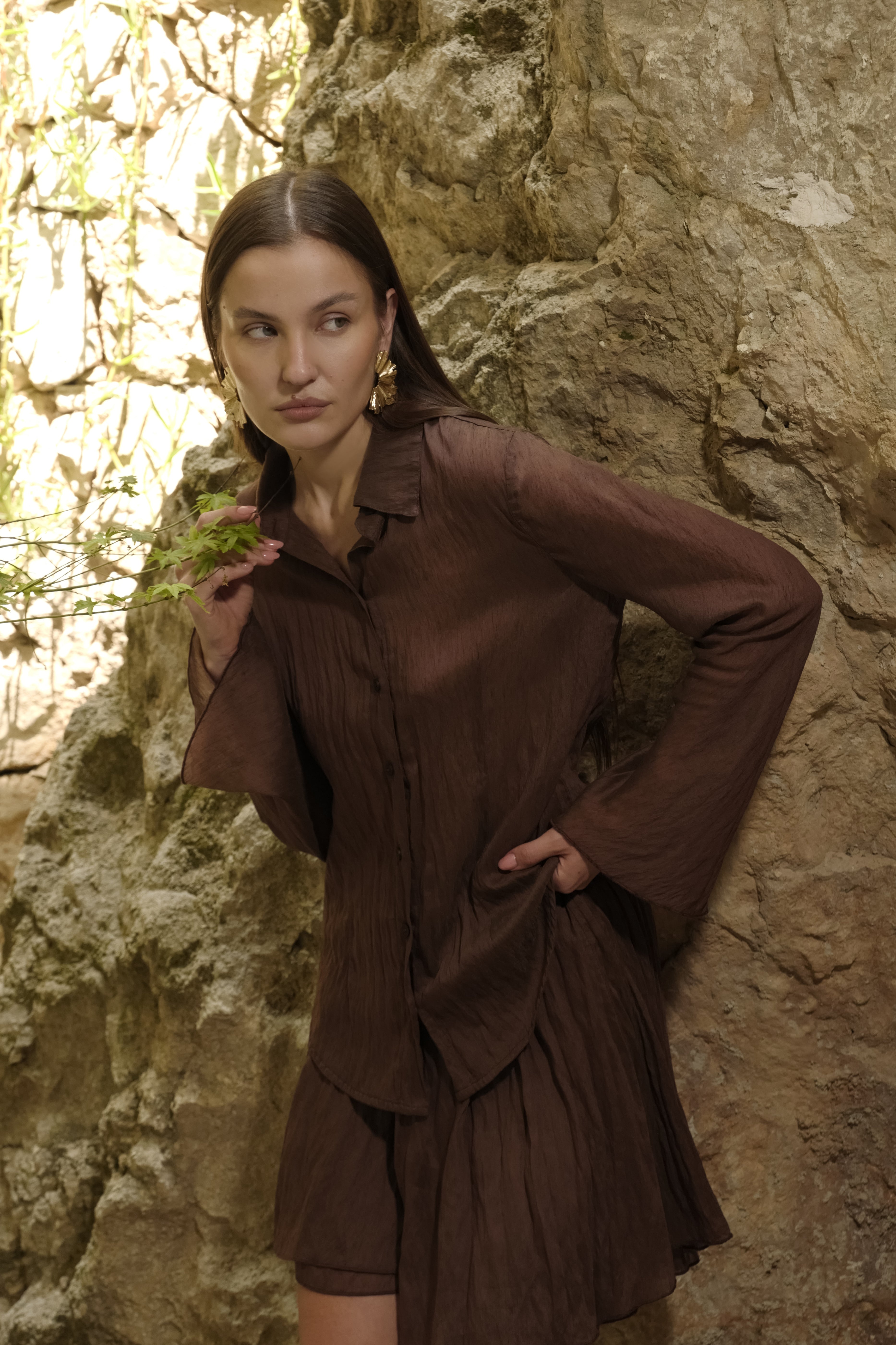 CAMICIA CON COLLETTO CLASSICO   E MANICHE SVASATE