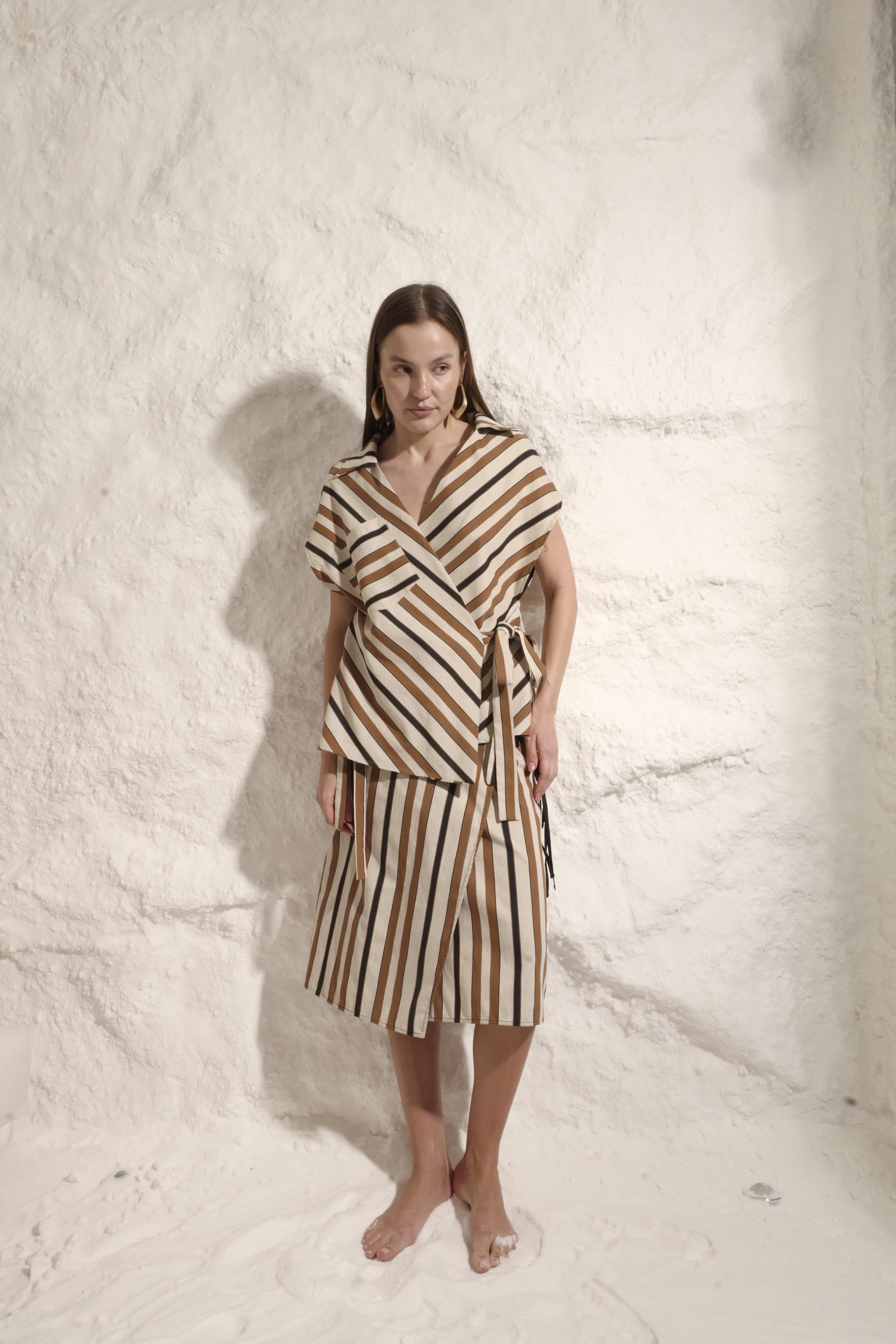 CAMICIA A  PORTAFOGLIO  A RIGHE    CON CHIUSURA REGOLABILE LATERALE