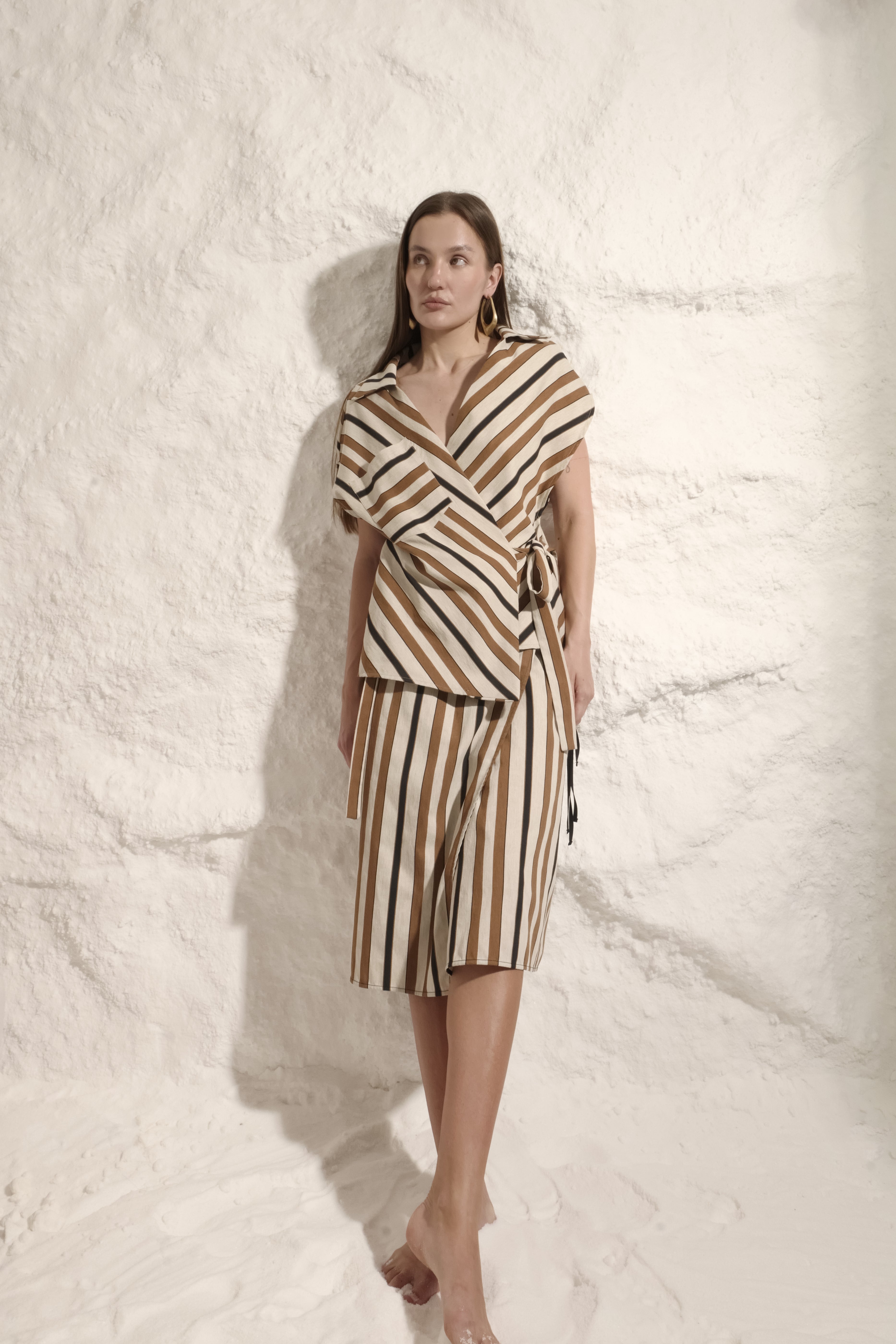 CAMICIA A  PORTAFOGLIO  A RIGHE    CON CHIUSURA REGOLABILE LATERALE
