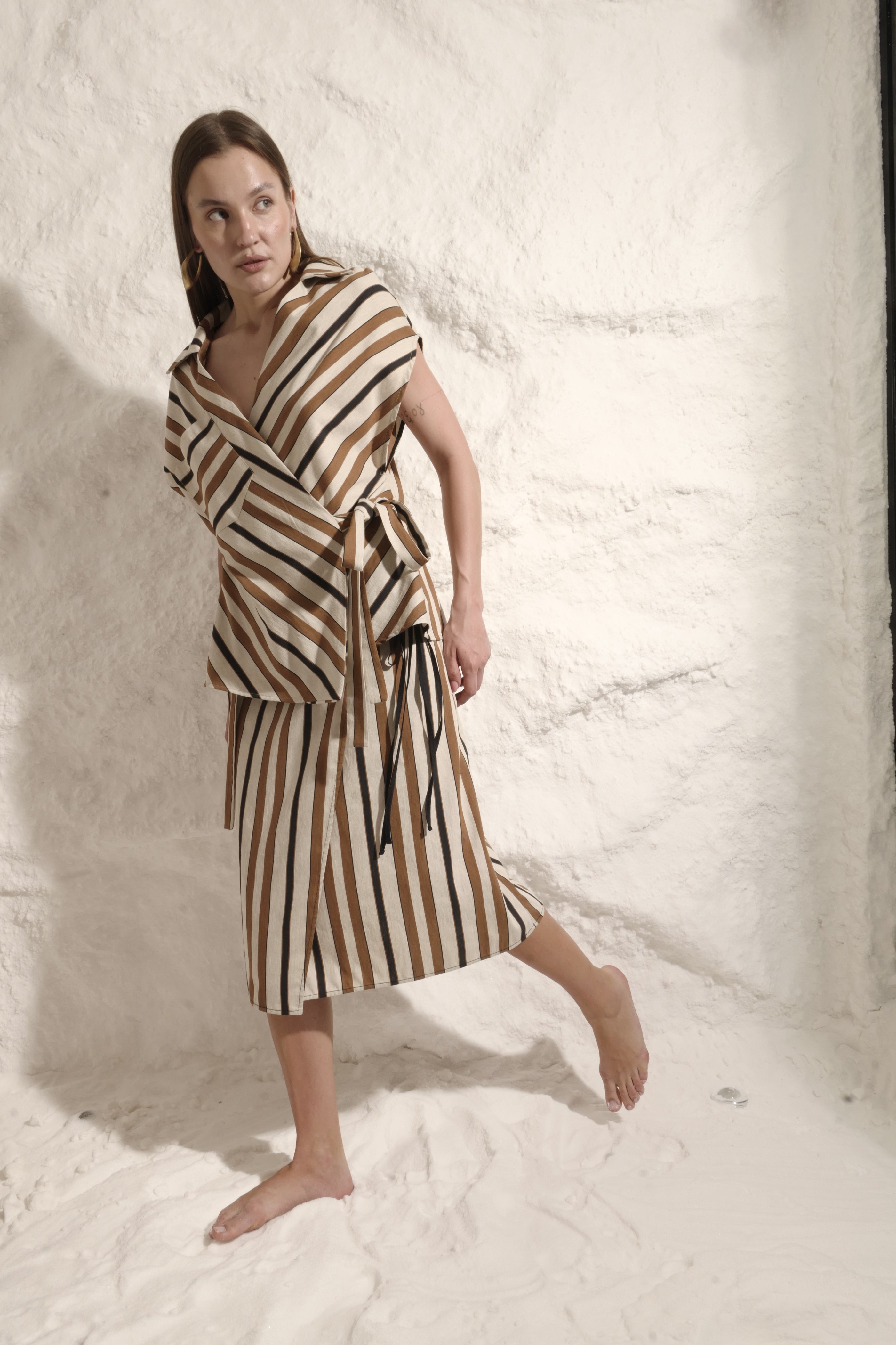 CAMICIA A  PORTAFOGLIO  A RIGHE    CON CHIUSURA REGOLABILE LATERALE