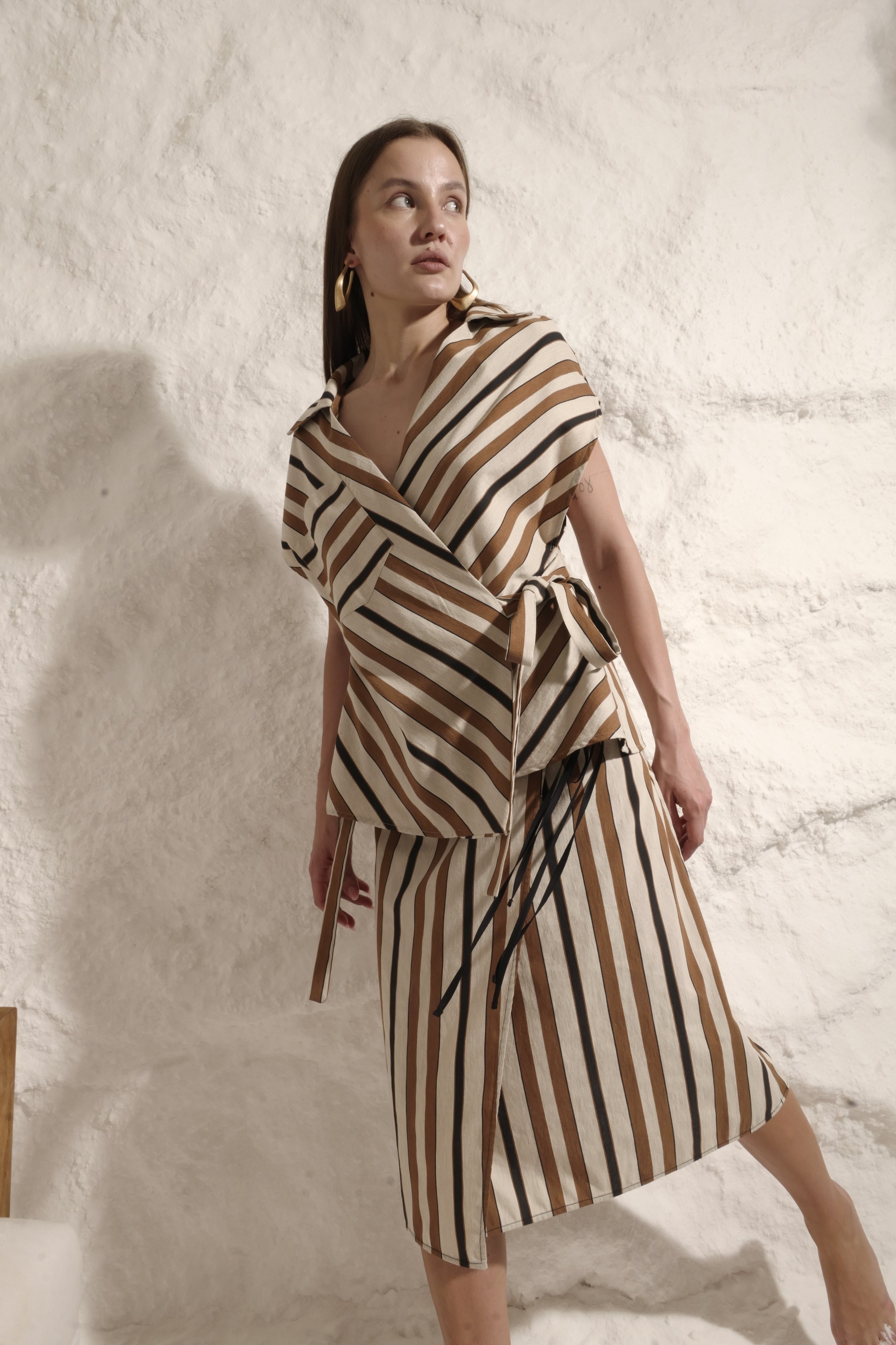 CAMICIA A  PORTAFOGLIO  A RIGHE    CON CHIUSURA REGOLABILE LATERALE