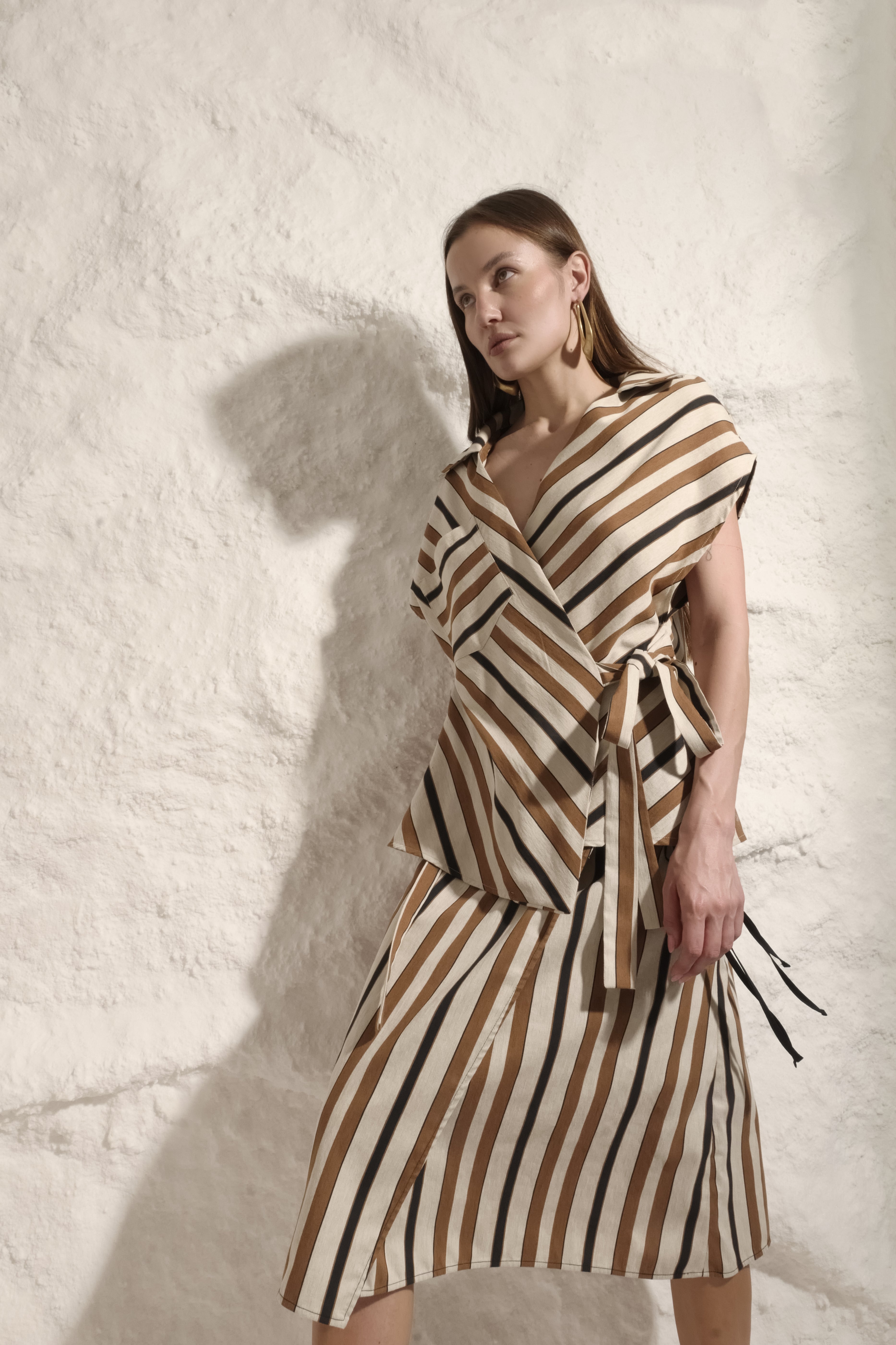 CAMICIA A  PORTAFOGLIO  A RIGHE    CON CHIUSURA REGOLABILE LATERALE