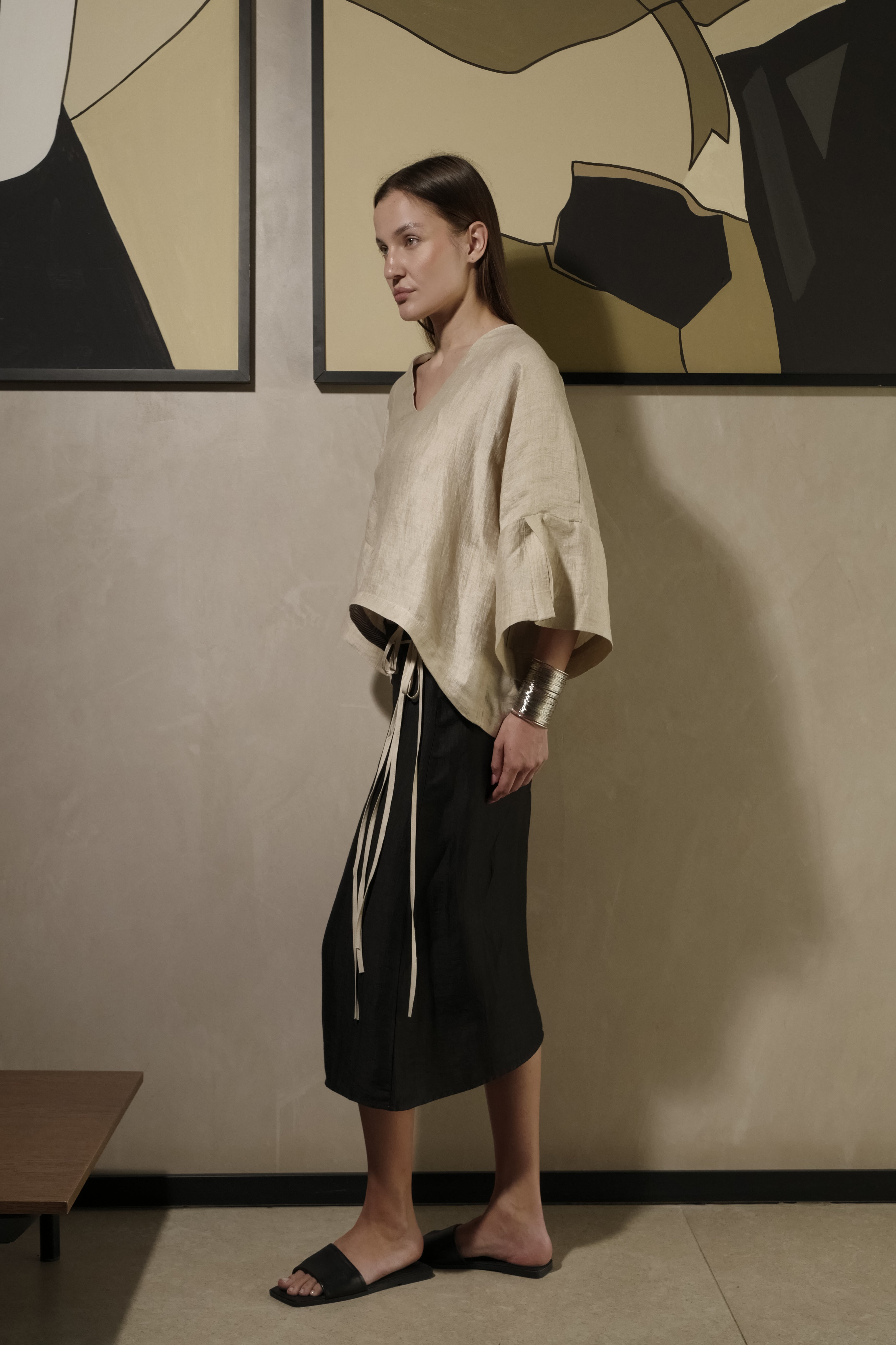 BLUSA CON MANICHE A 3/4  E SCOLLO A V IN LINO