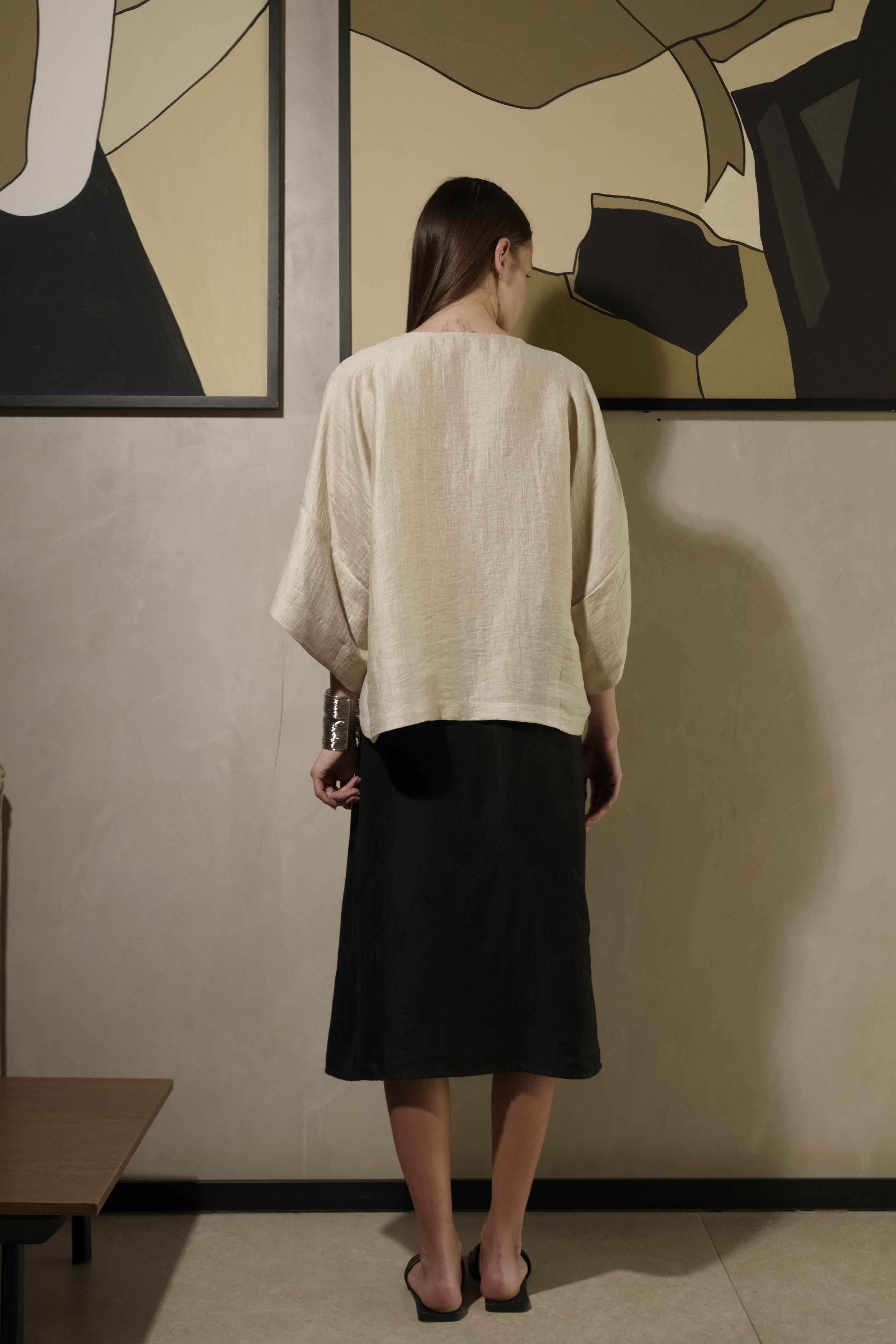 BLUSA CON MANICHE A 3/4  E SCOLLO A V IN LINO