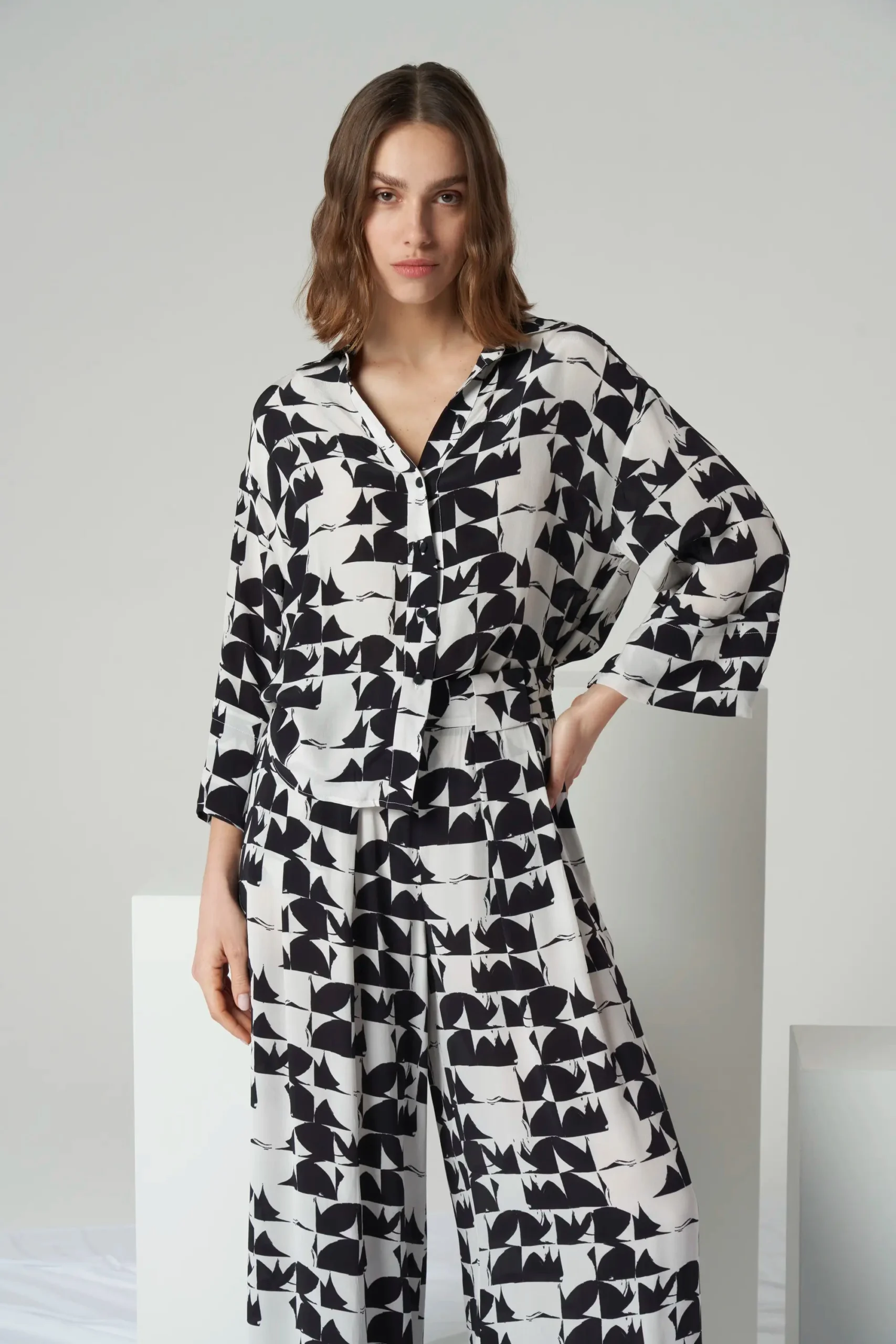 images Abstract Print Fluid Shirt - Image 1